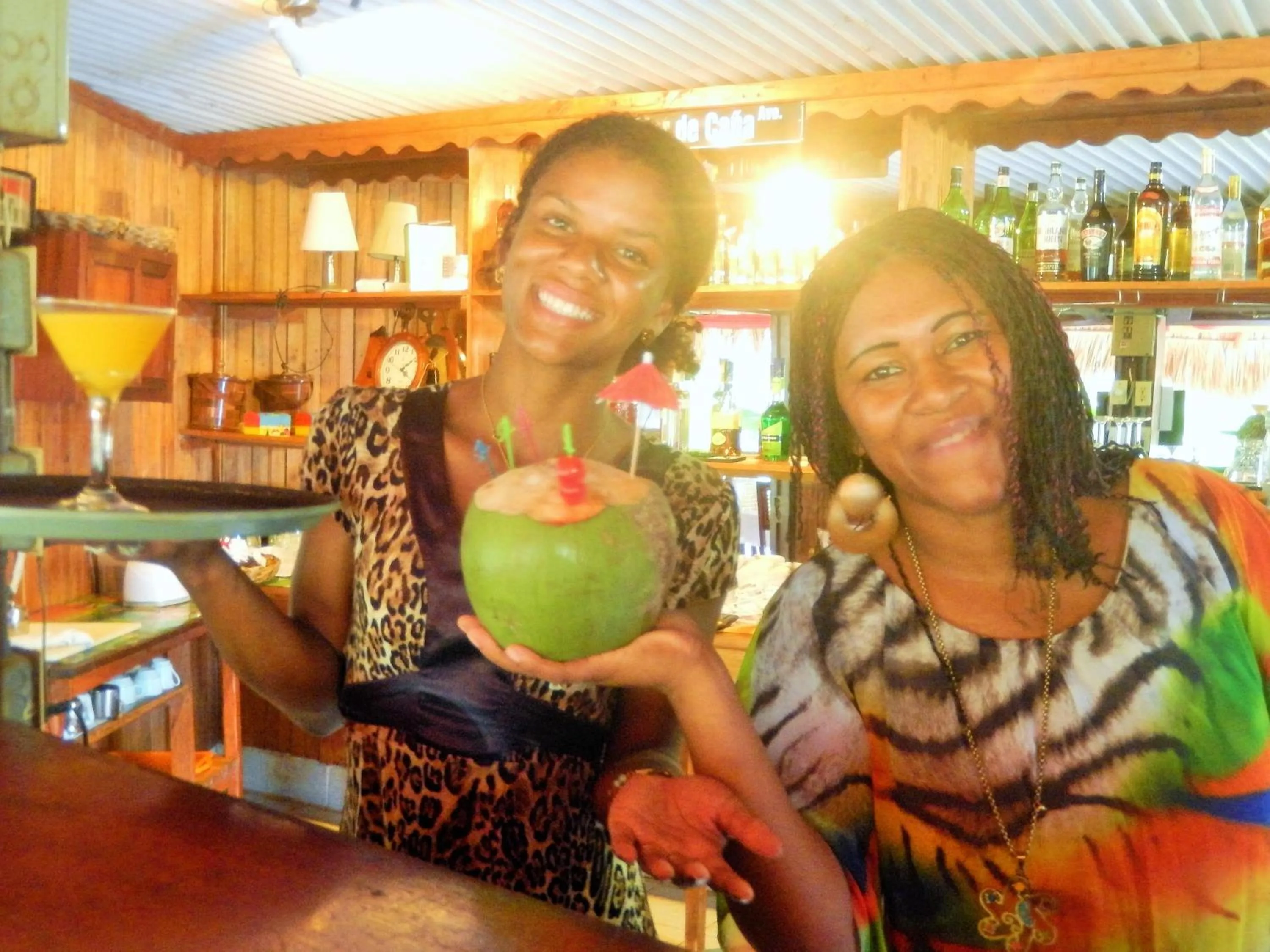 Lounge or bar in Paraiso Beach Hotel