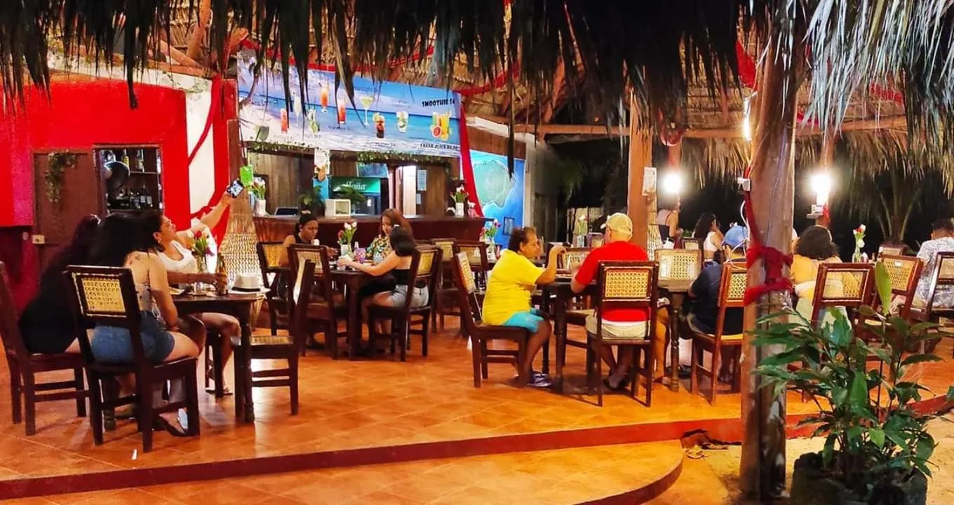 Restaurant/places to eat in Paraiso Beach Hotel