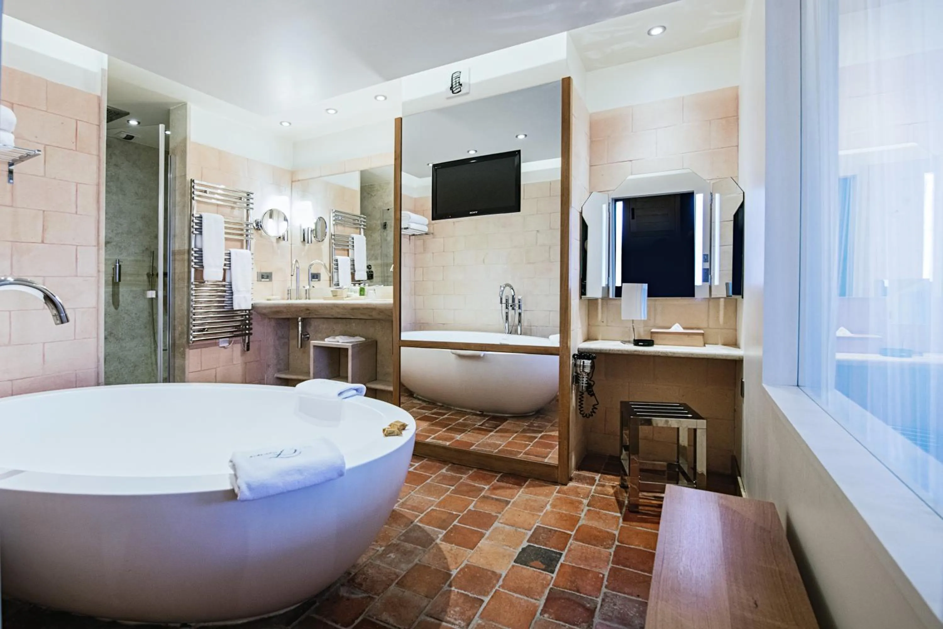 Bathroom, Bed in Relais Bernard Loiseau