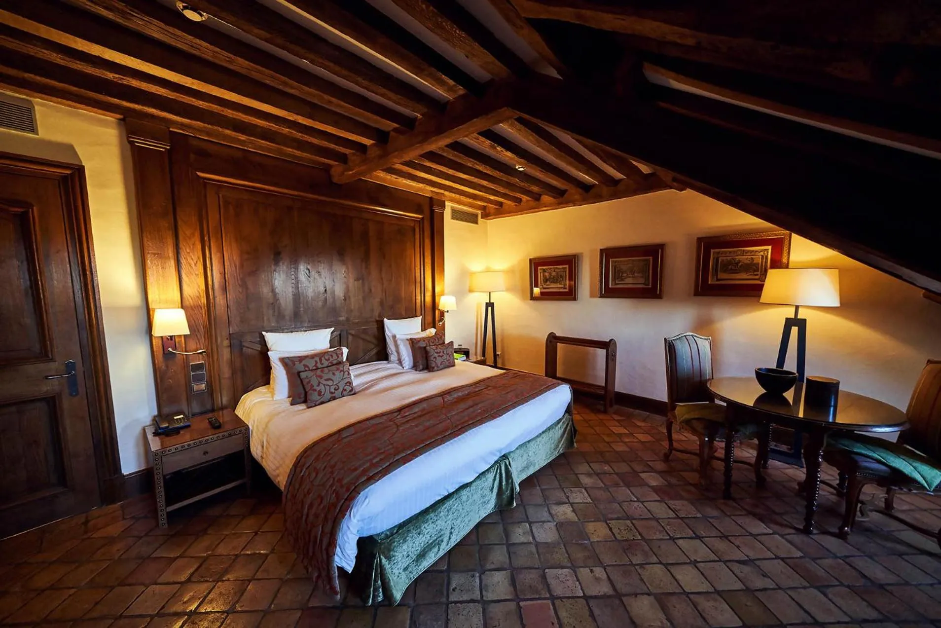 Photo of the whole room, Bed in Relais Bernard Loiseau