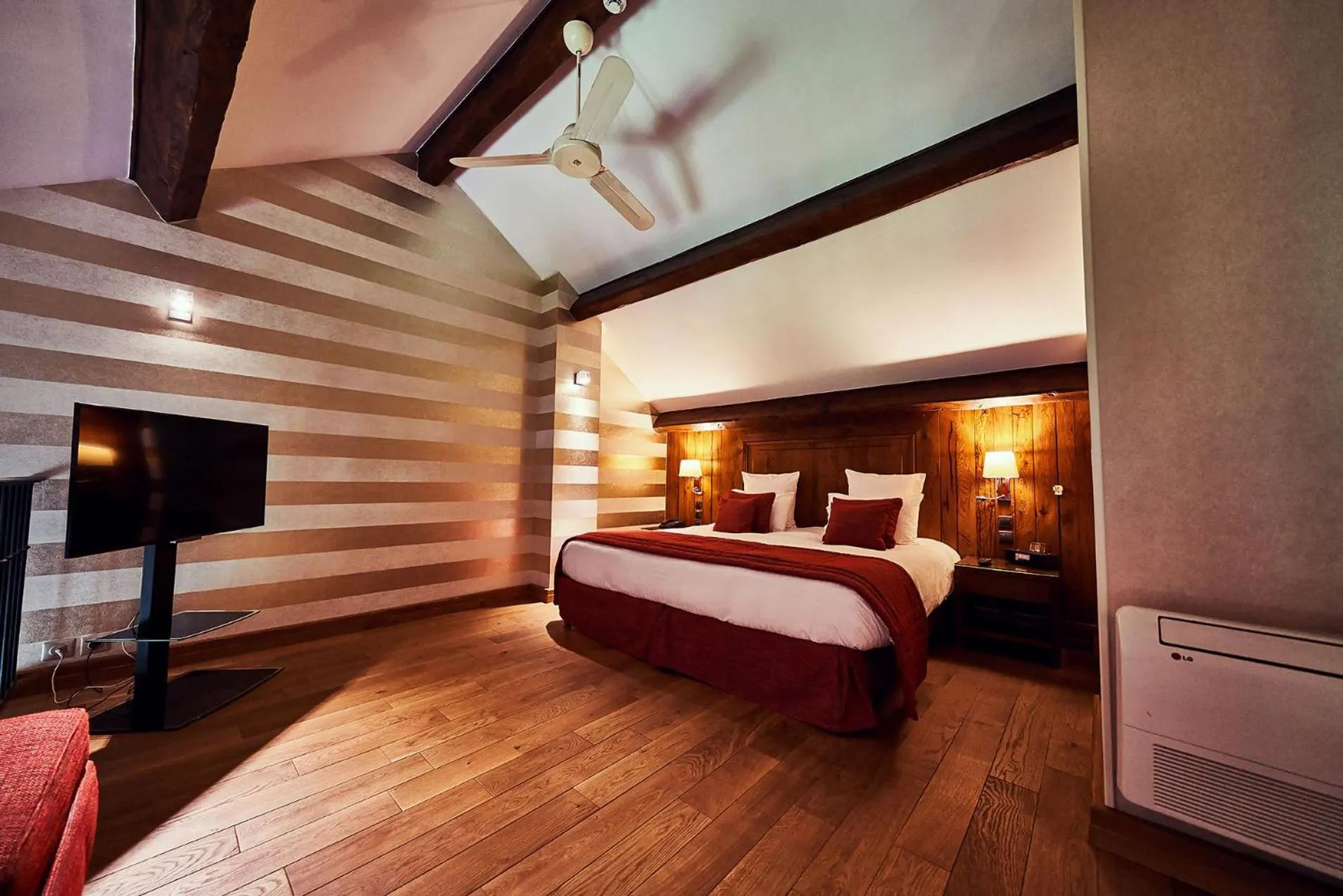 Bedroom, Bed in Relais Bernard Loiseau