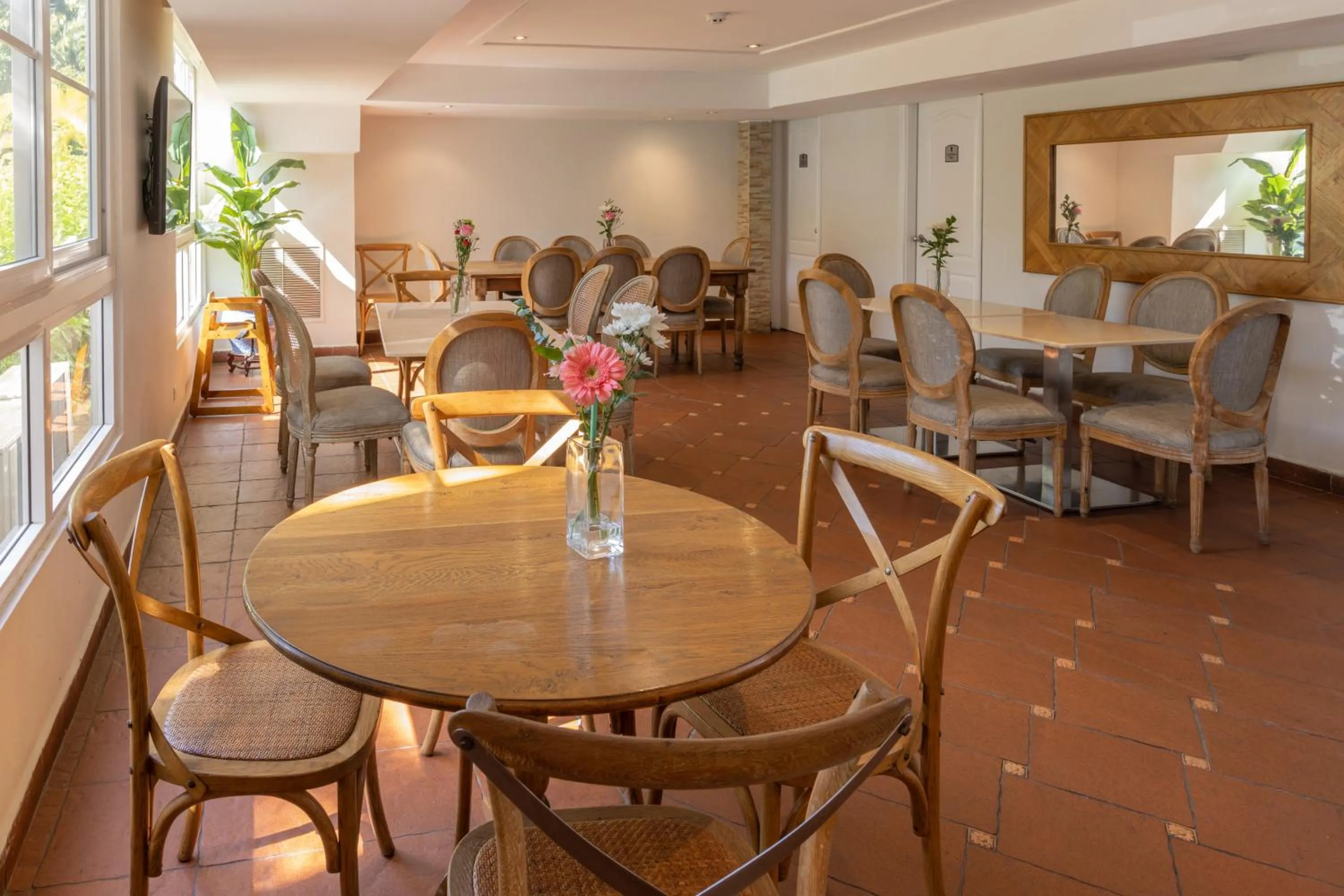 Dining area in Best Western El Dorado Panama Hotel