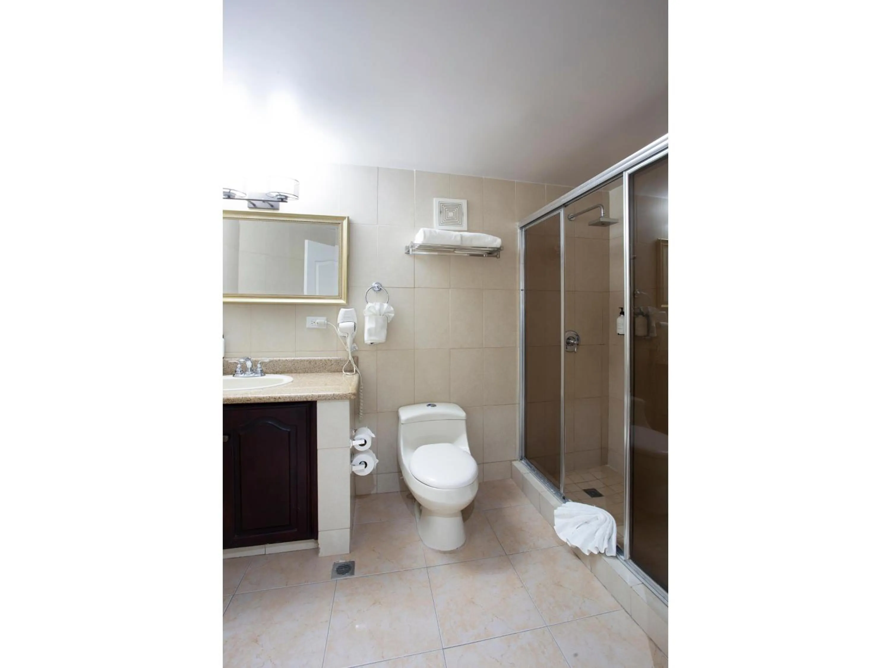 Bathroom in Best Western El Dorado Panama Hotel