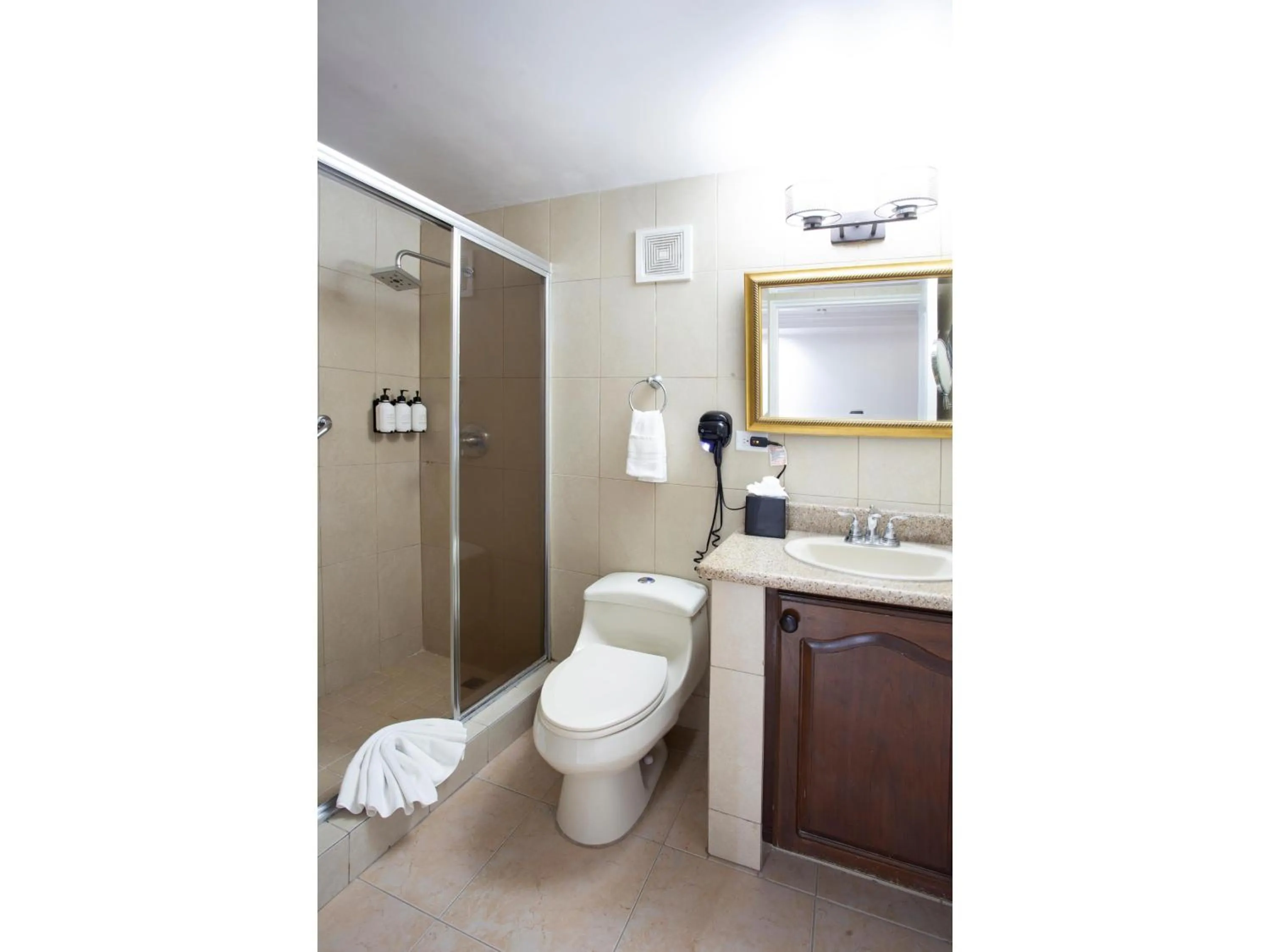 Bathroom in Best Western El Dorado Panama Hotel