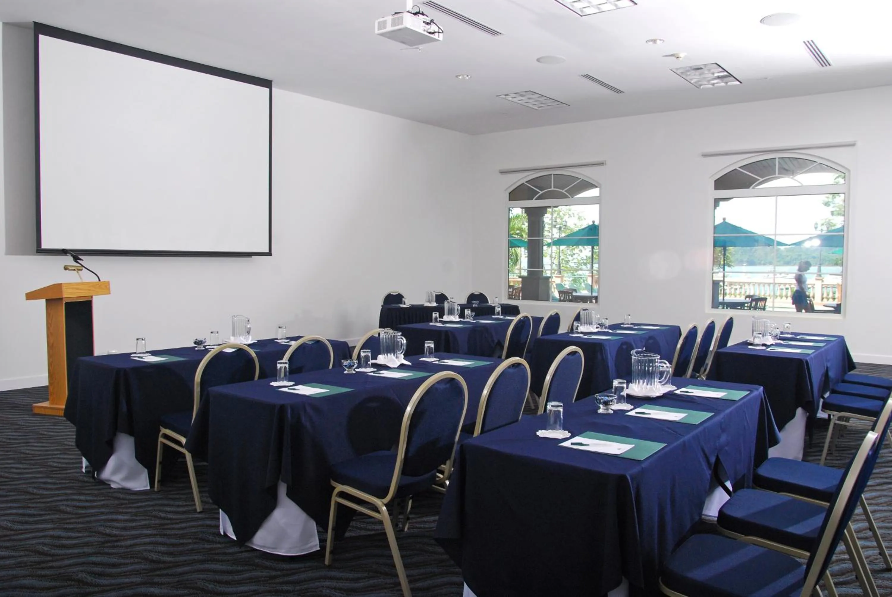 Business facilities in Radisson Hotel Panama Canal