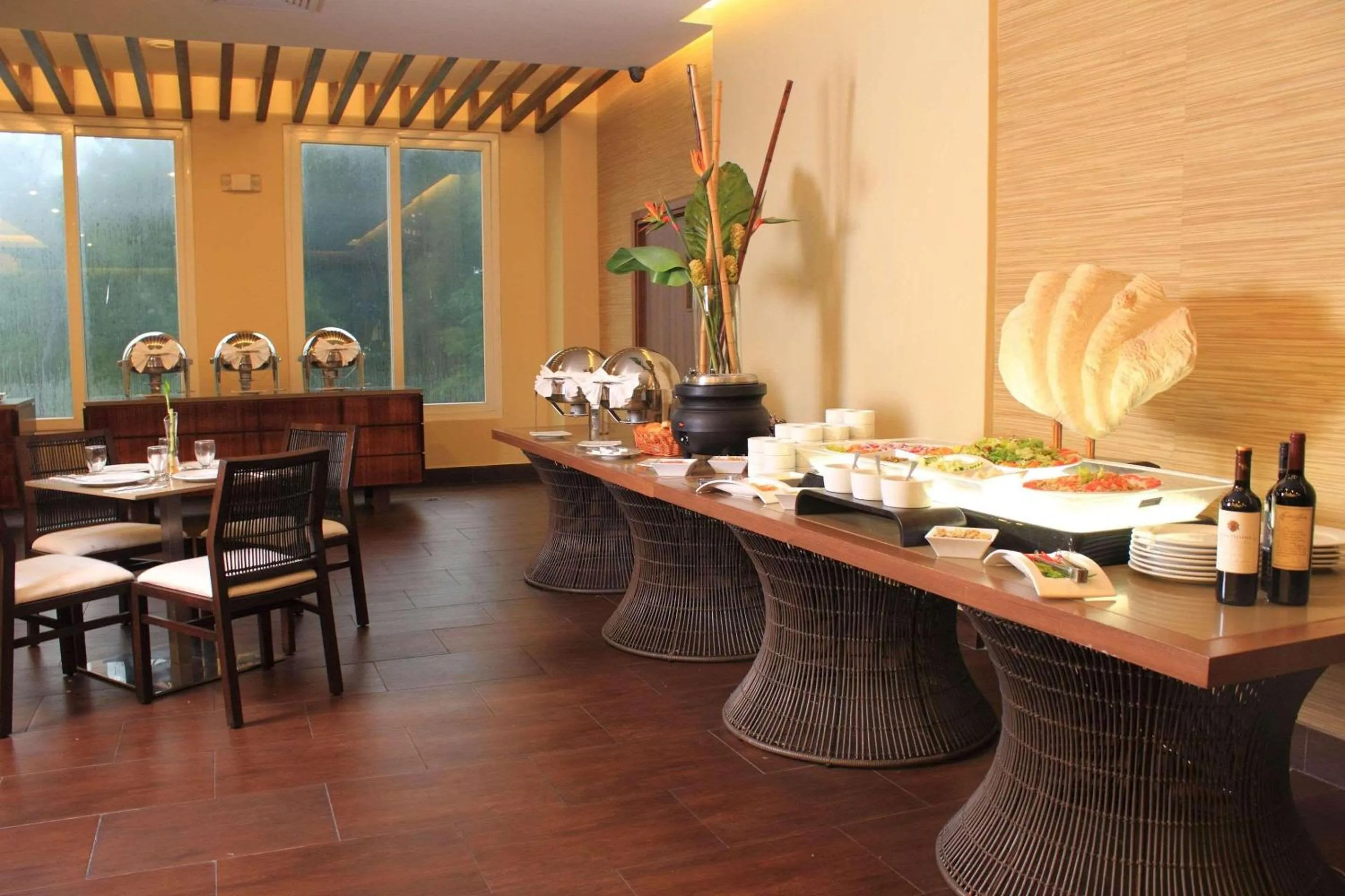 Restaurant/places to eat in Radisson Hotel Panama Canal