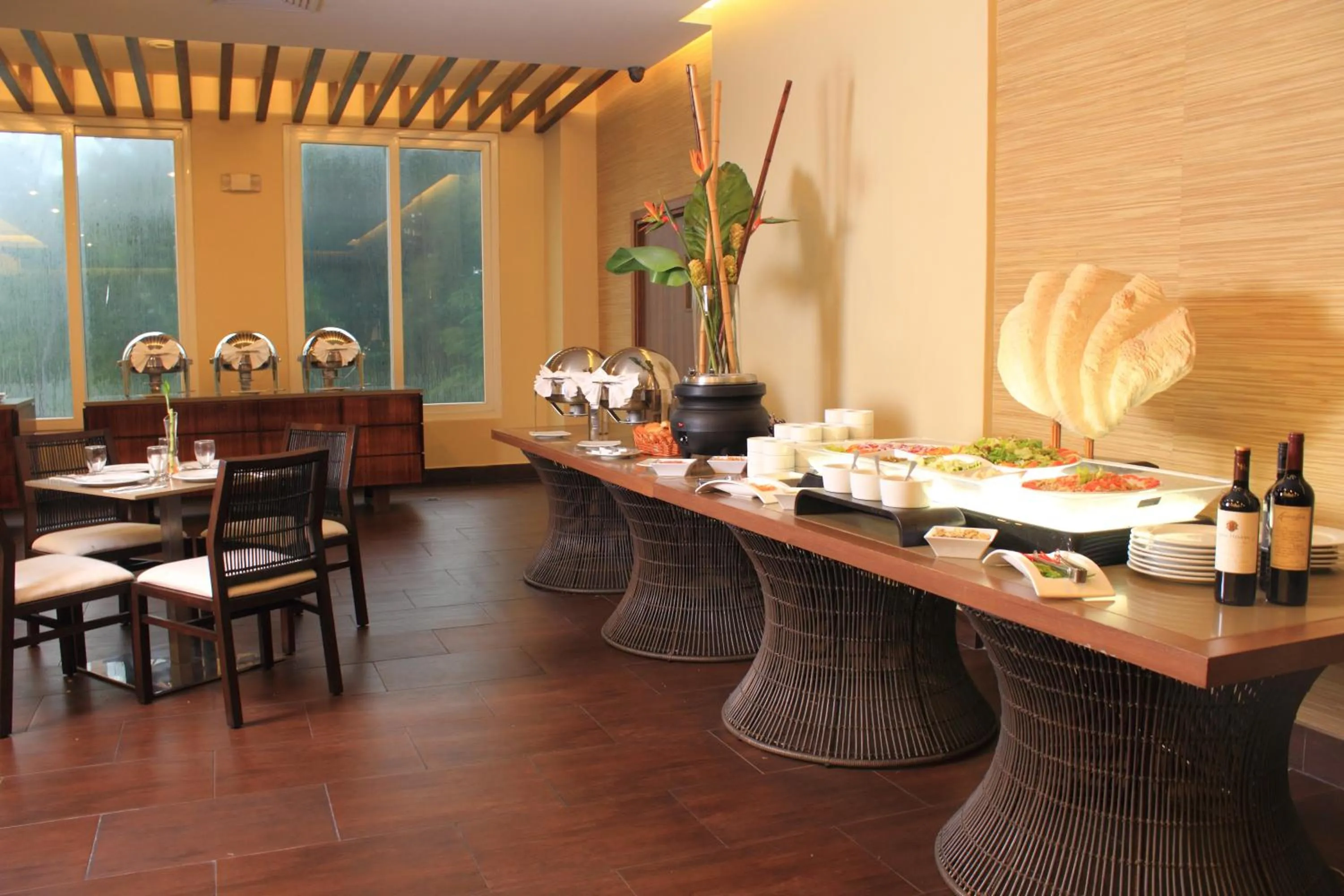 Restaurant/places to eat in Radisson Hotel Panama Canal