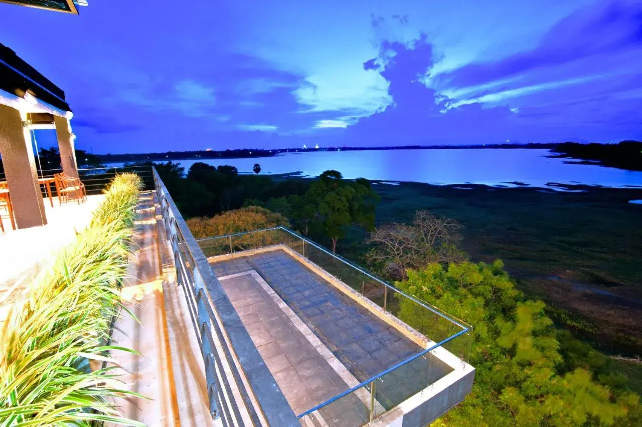 The Lake Forest Hotel The Lake Forest Hotel