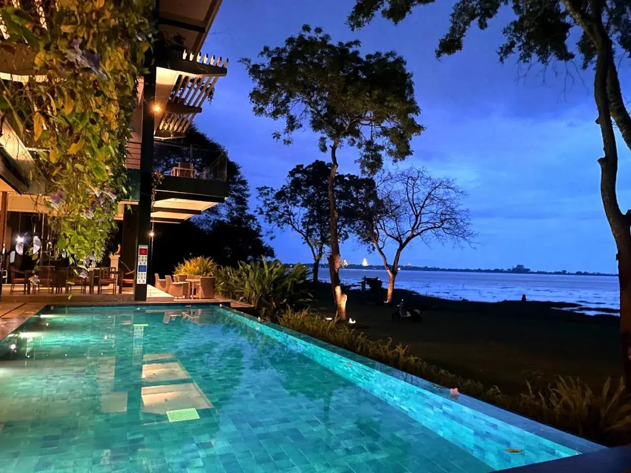 Lake view in The Lake Forest Hotel Lake view in The Lake Forest Hotel