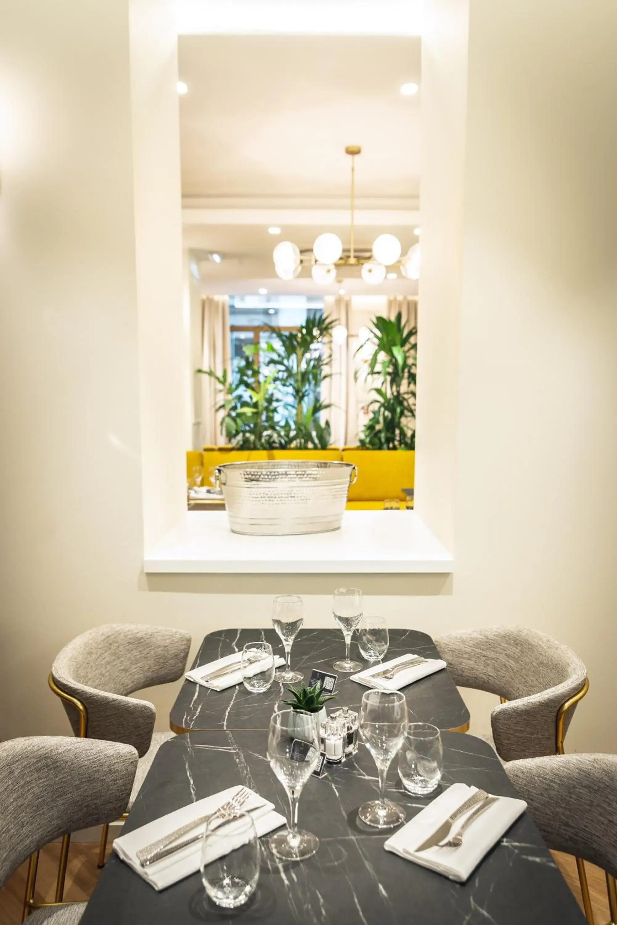 Restaurant/places to eat in Hotel des Vosges BW Premier Collection Restaurant/places to eat in Hotel des Vosges BW Premier Collection