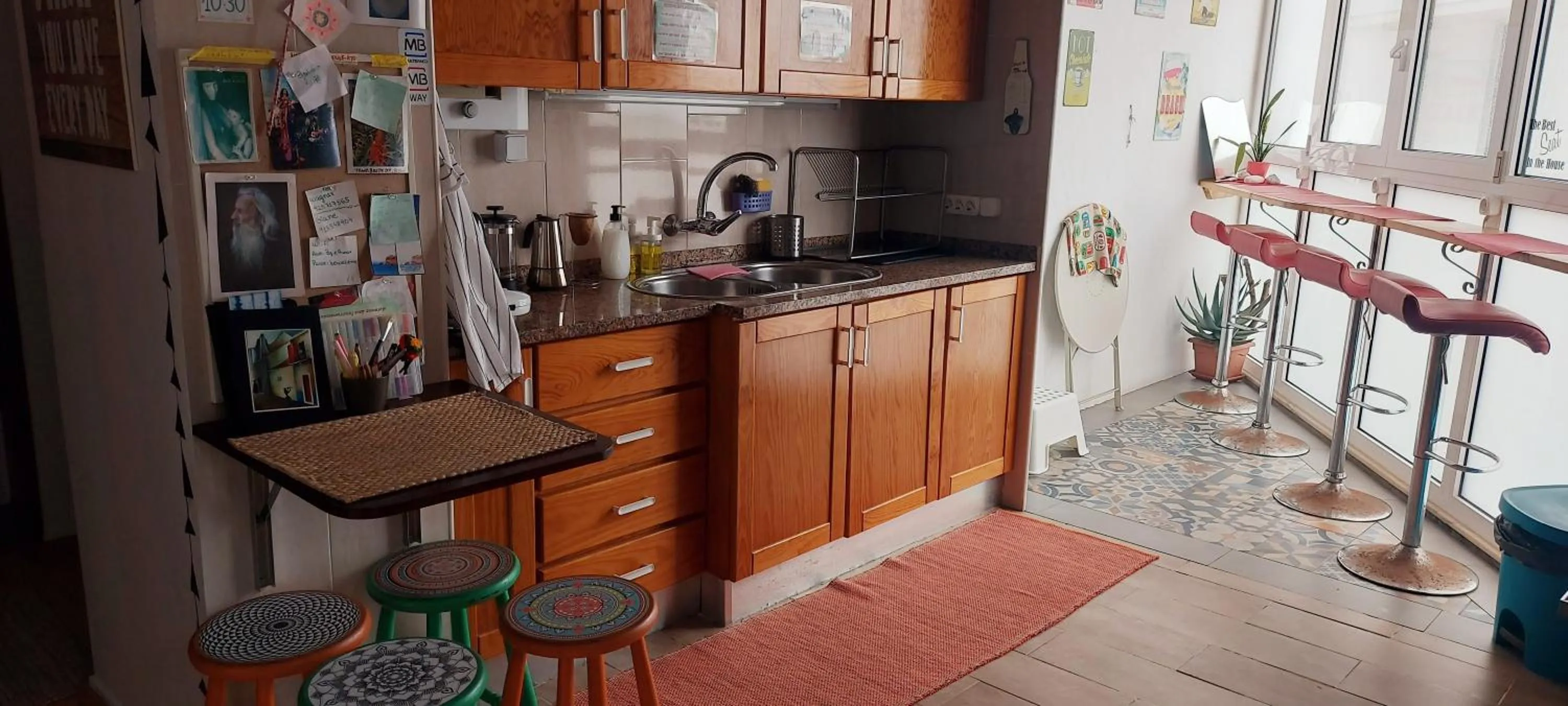 Communal kitchen in Paz & Amor Guest House - Peace & Love