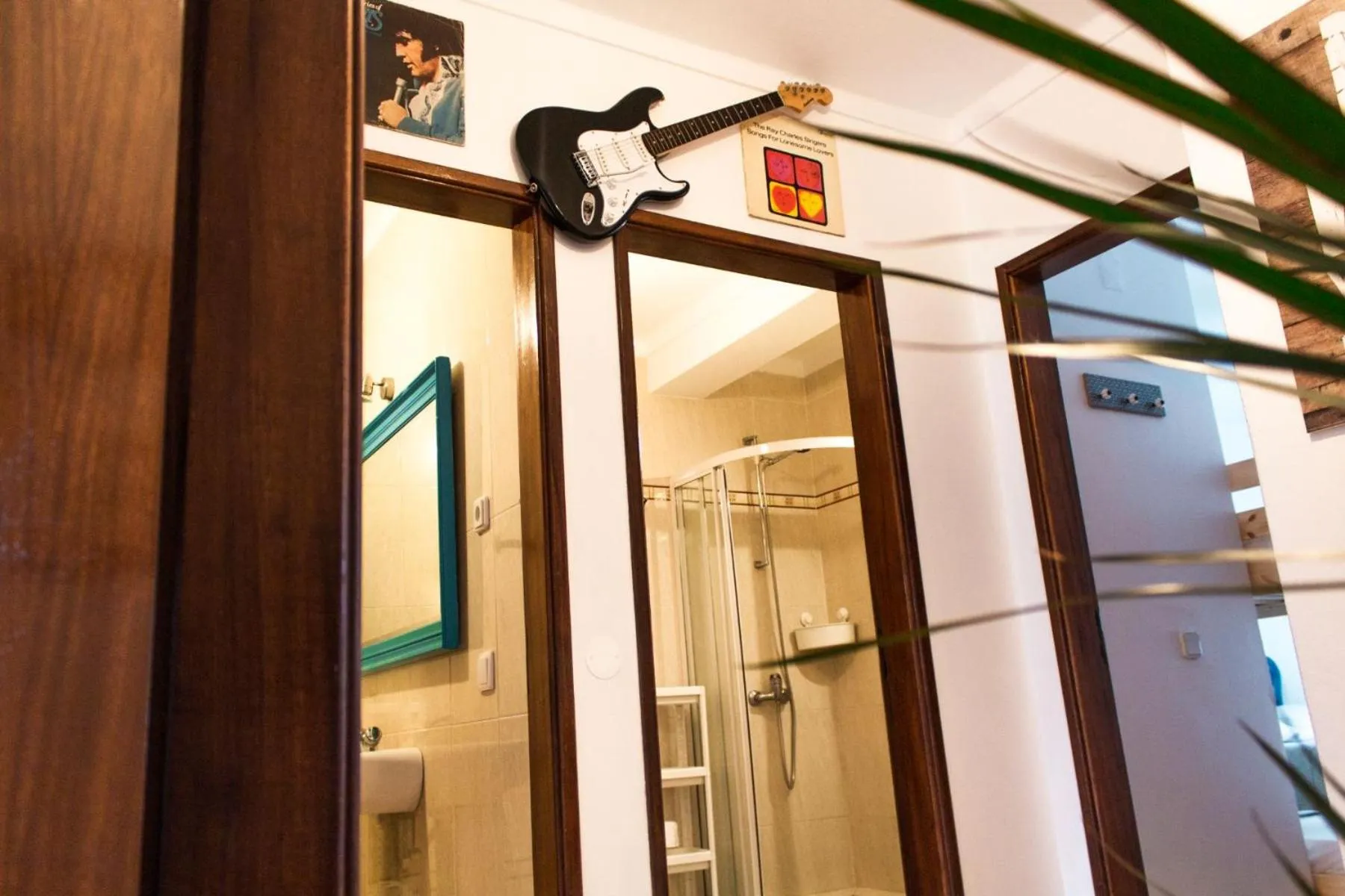 Shower in Paz & Amor Guest House - Peace & Love