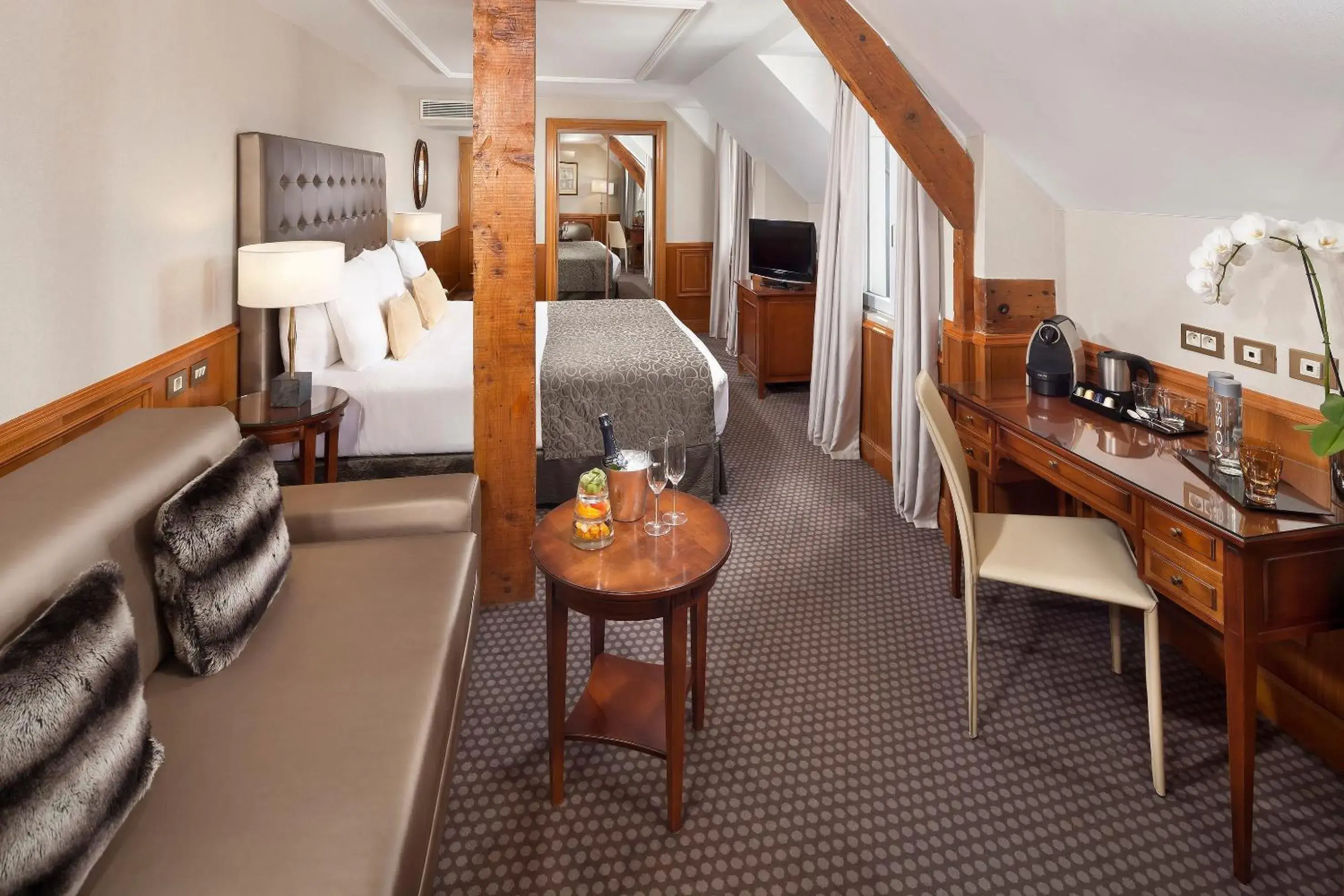 Restaurant/places to eat, Bed in Meliá Paris Vendôme Restaurant/places to eat, Bed in Meliá Paris Vendôme