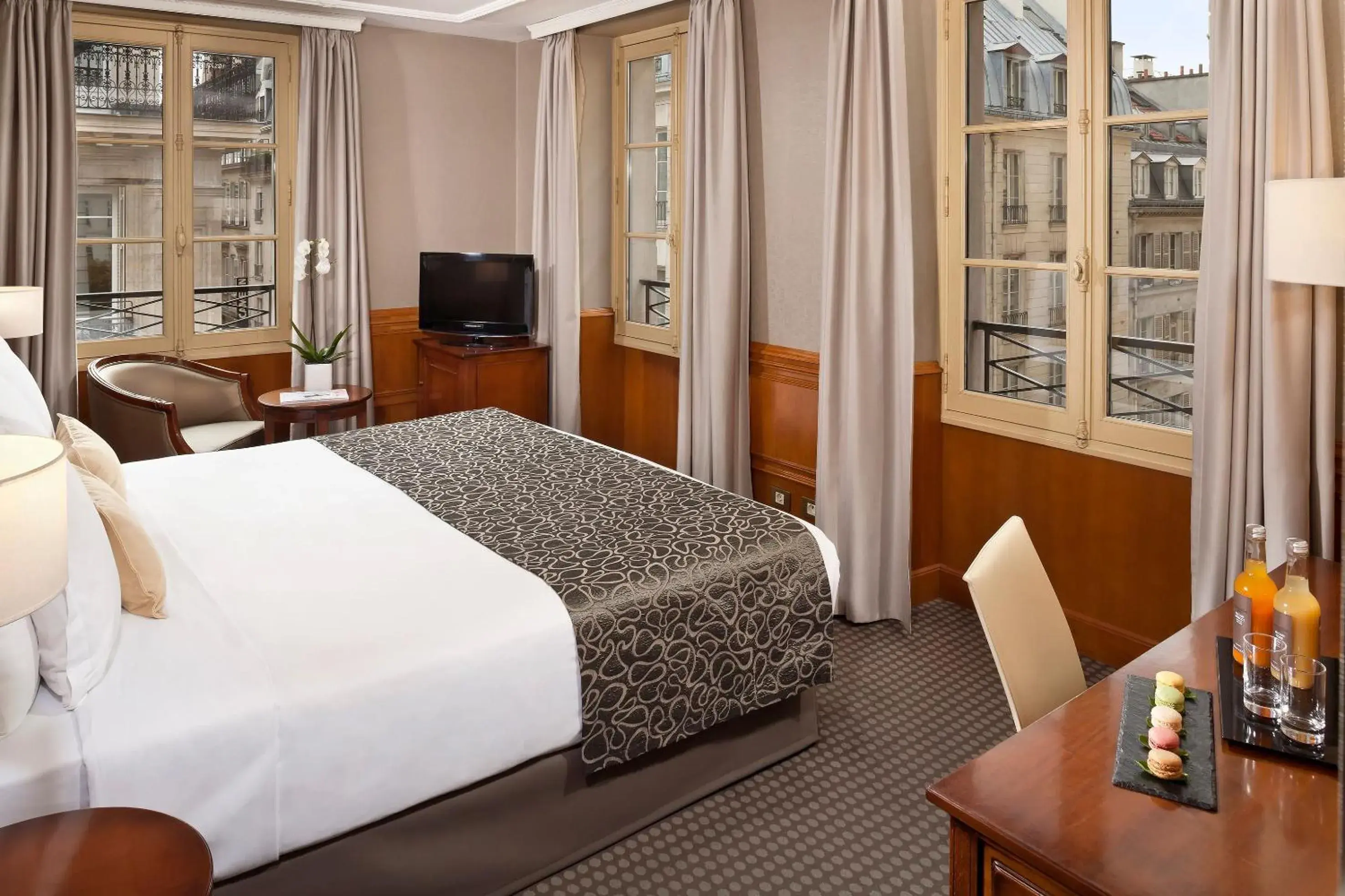 Property building, Bed in Meliá Paris Vendôme Property building, Bed in Meliá Paris Vendôme