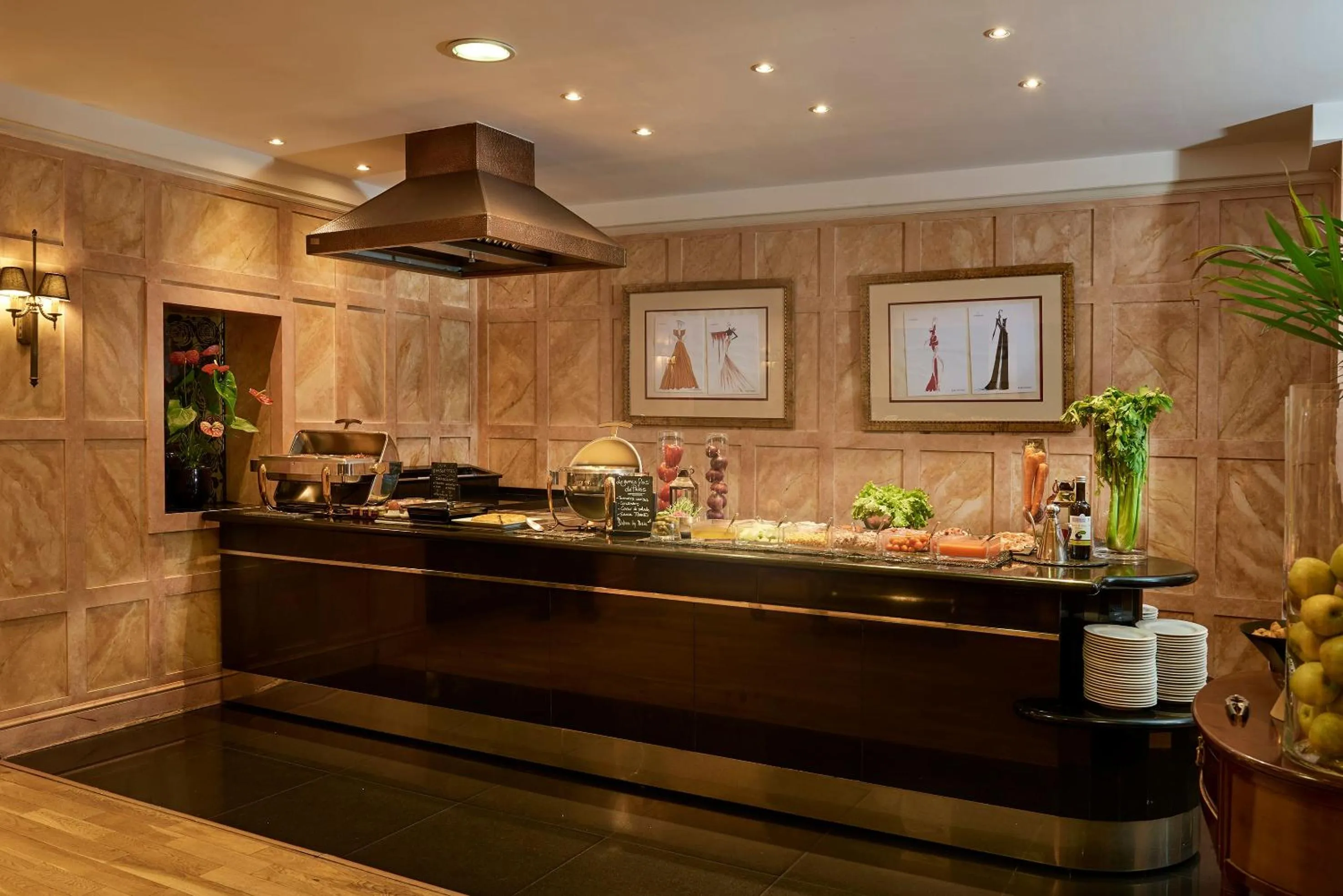 Kitchen or kitchenette in Meliá Paris Vendôme