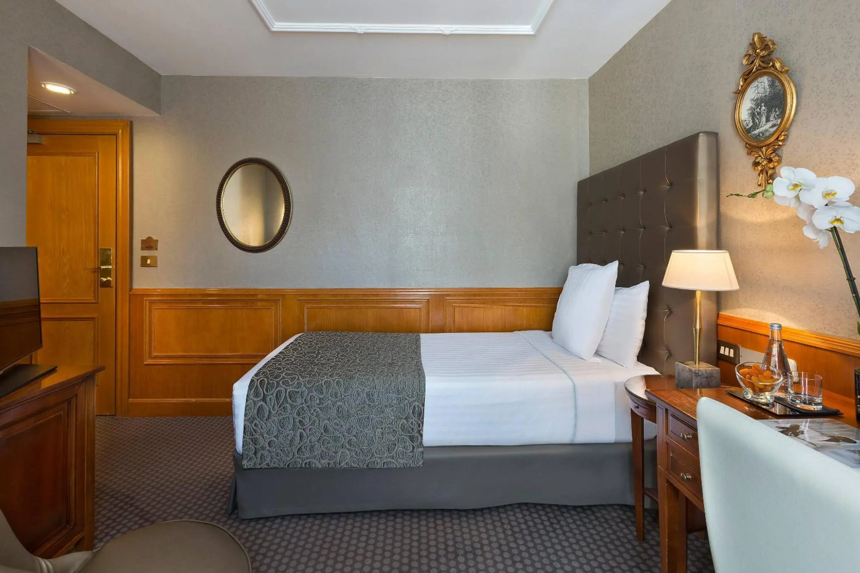 Bed in Meliá Paris Vendôme Bed in Meliá Paris Vendôme