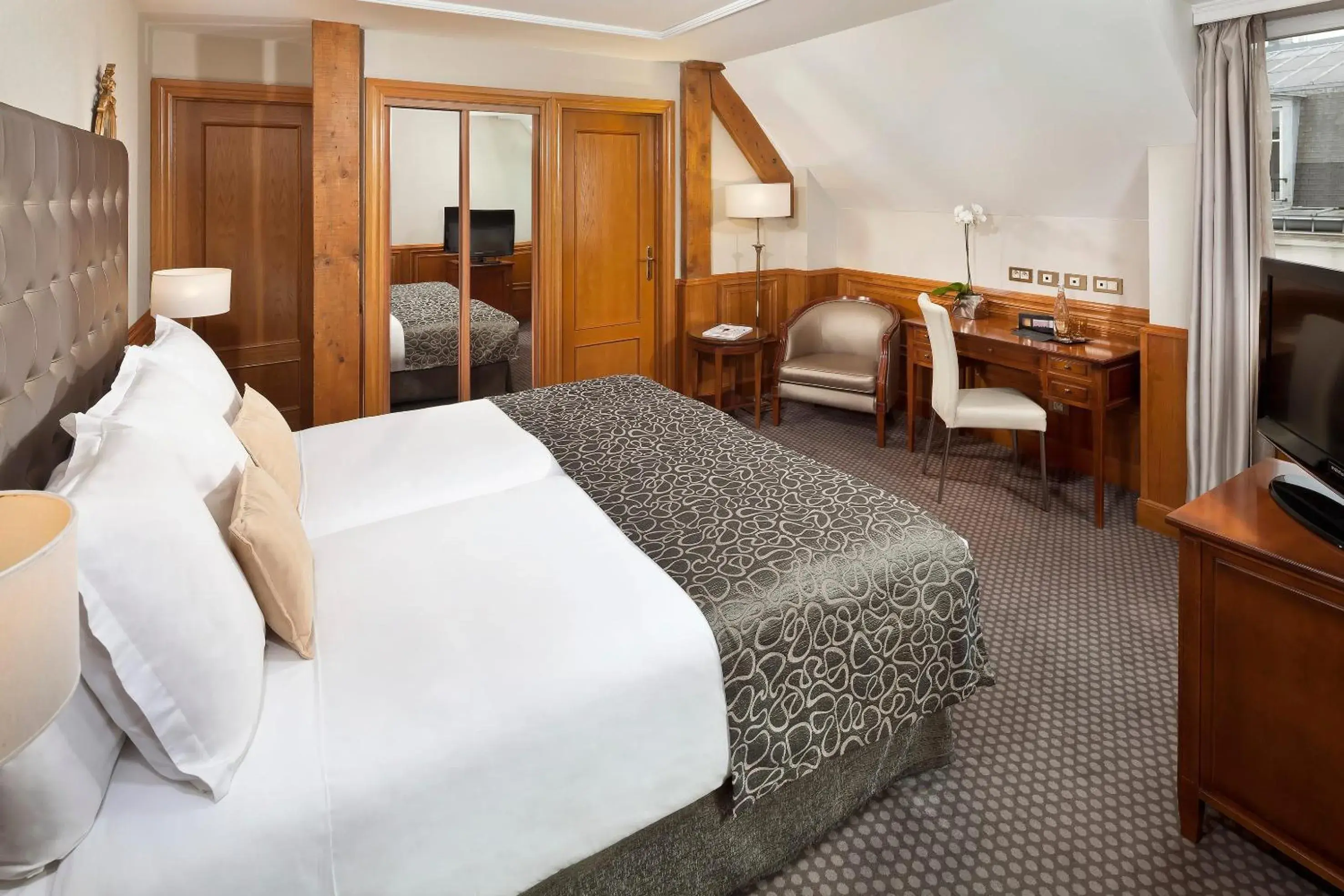 Bed in Meliá Paris Vendôme Bed in Meliá Paris Vendôme