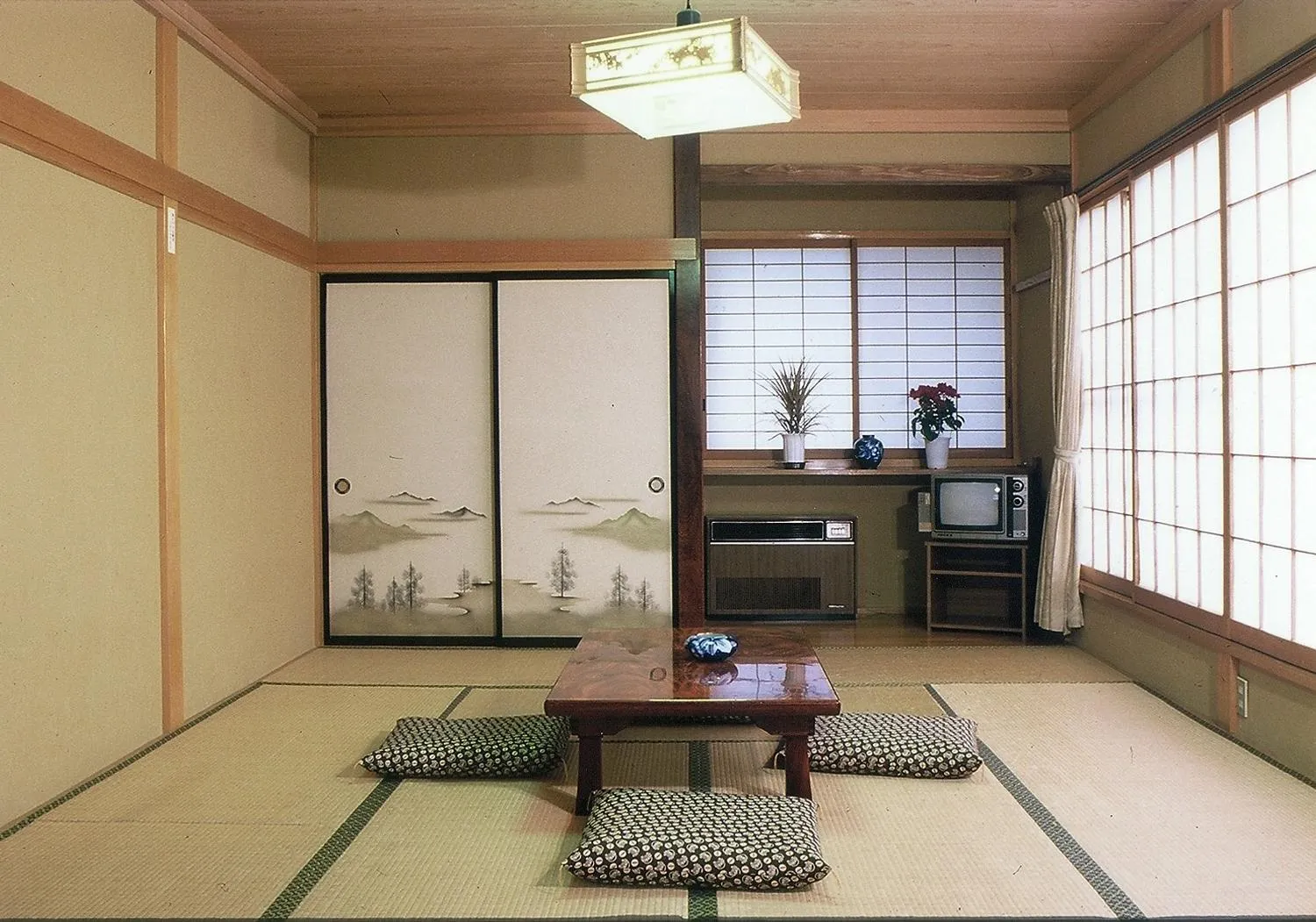 Photo of the whole room in Takanoya