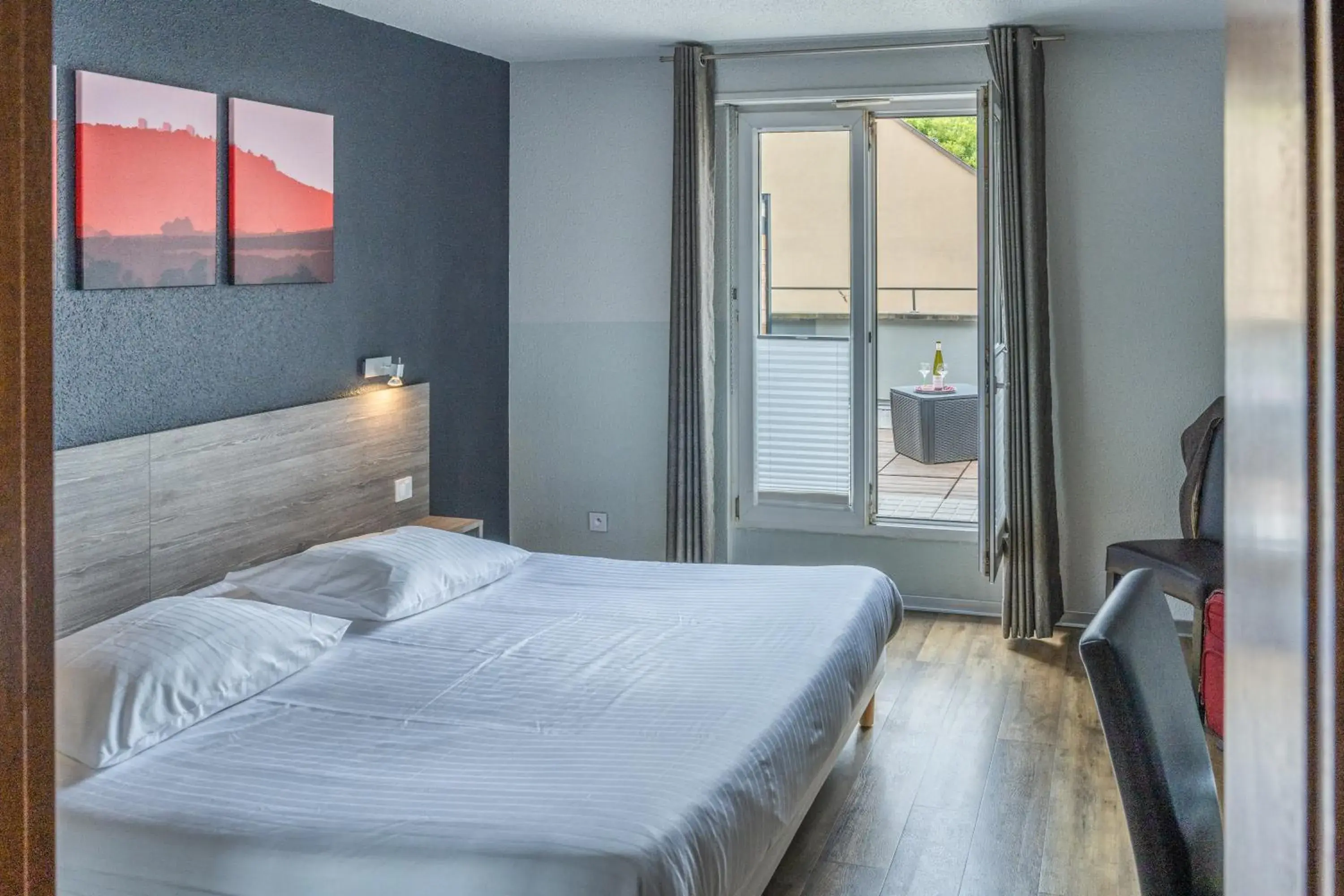 Superior King Room with Terrace in Hotel Colmar Vignes Eguisheim Superior King Room with Terrace in Hotel Colmar Vignes Eguisheim