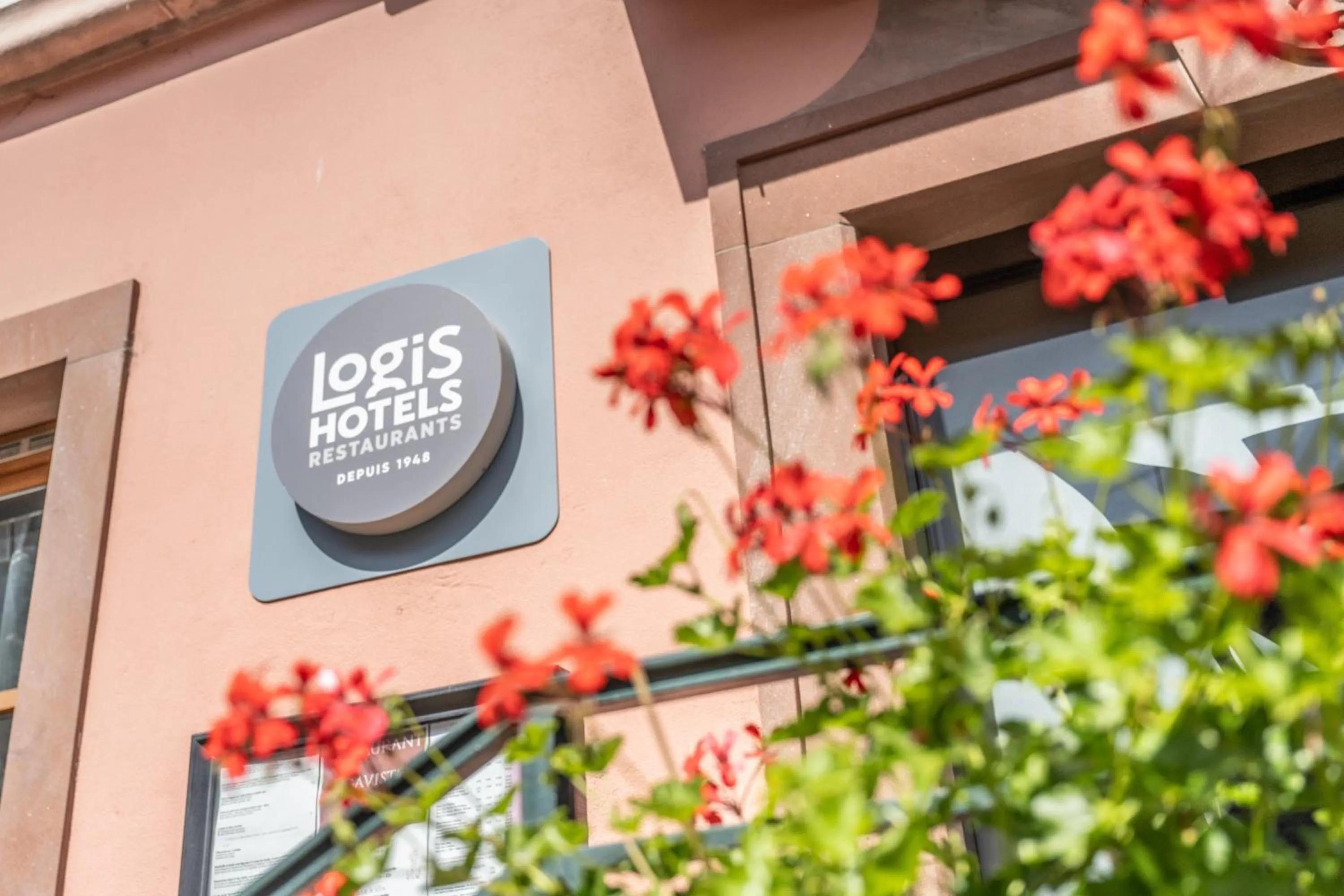 Logo/Certificate/Sign in Hotel Colmar Vignes Eguisheim