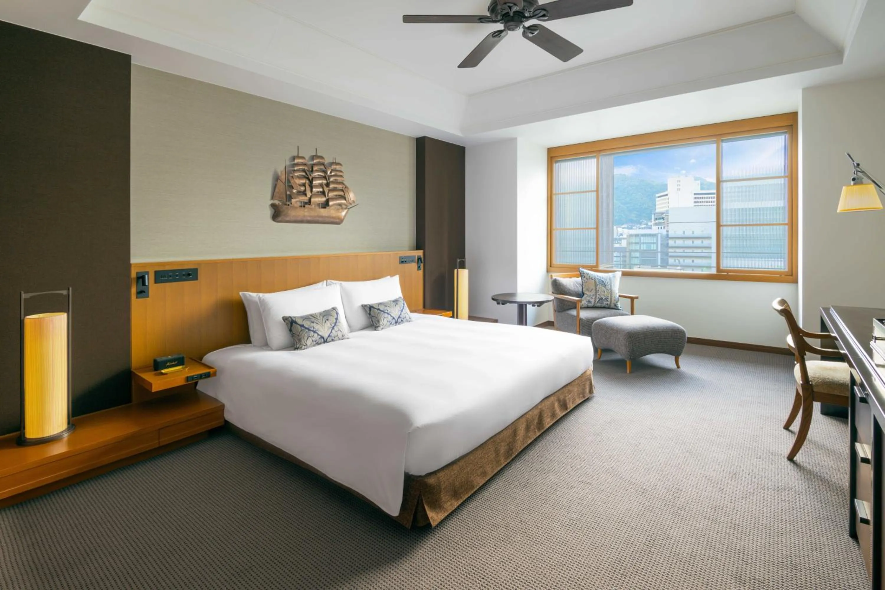 View (from property/room), Bed in Oriental Hotel