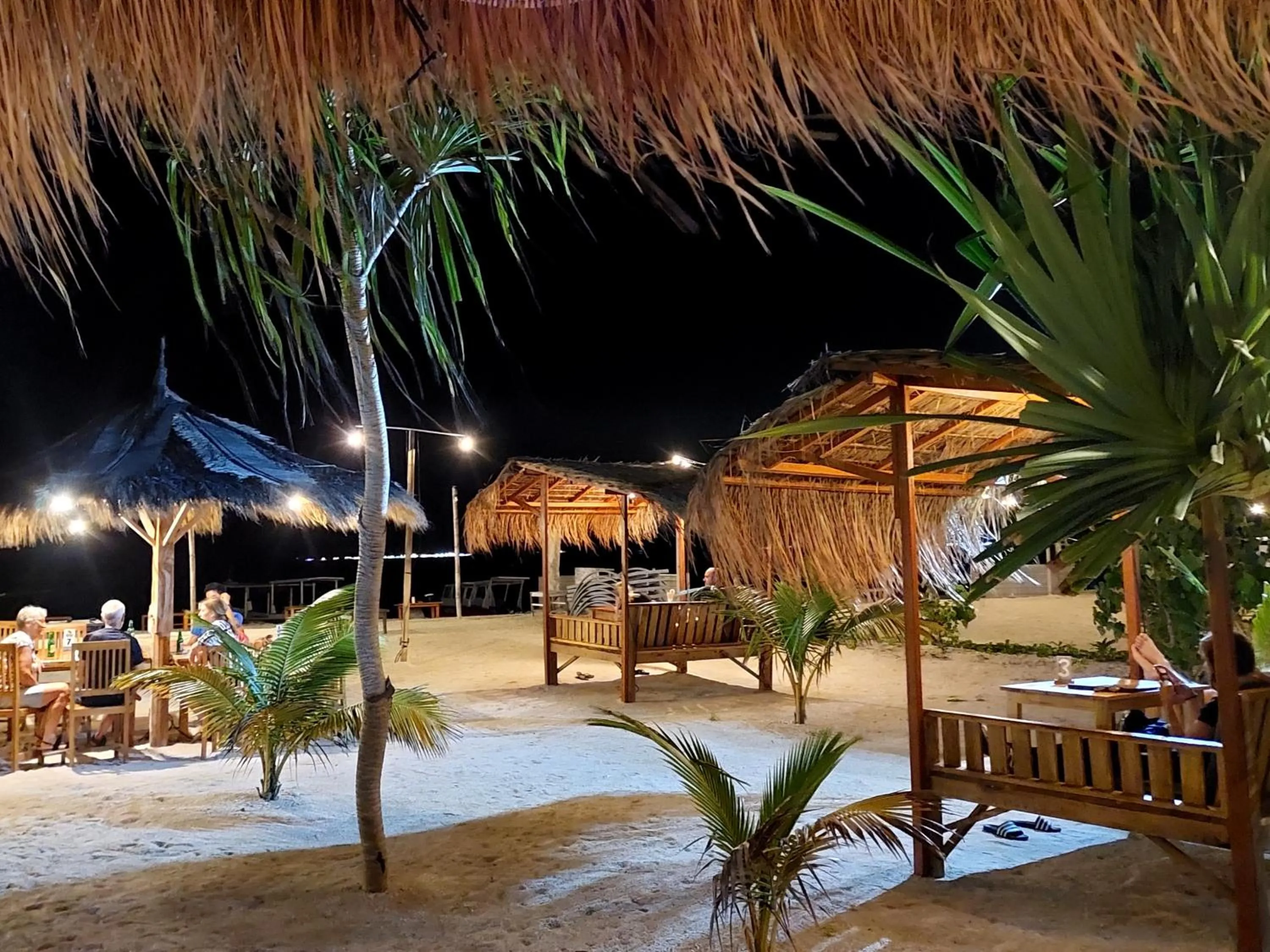 Restaurant/places to eat in Salabose Cottages