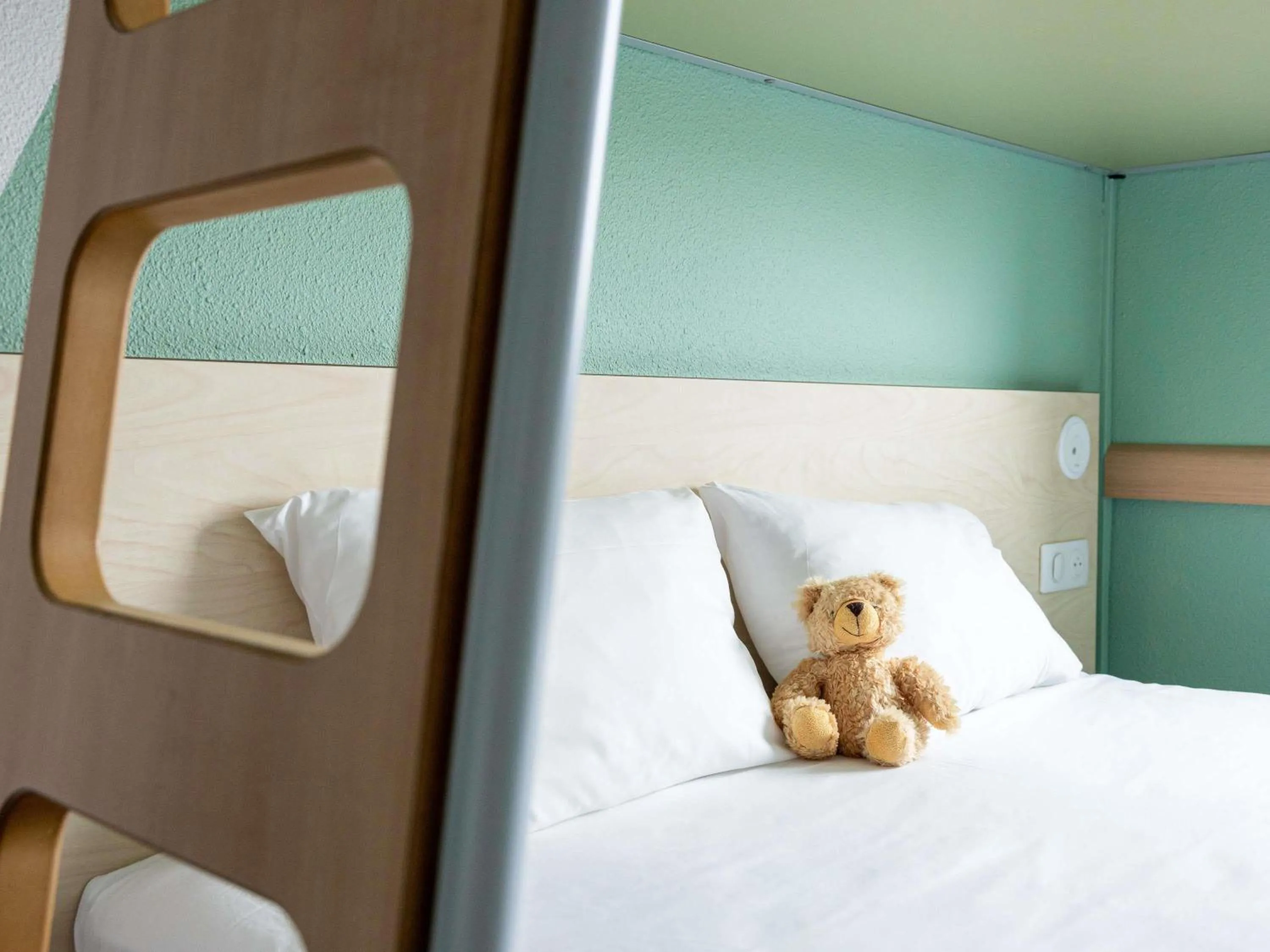 Bedroom, Bed in ibis budget Toulouse Aeroport