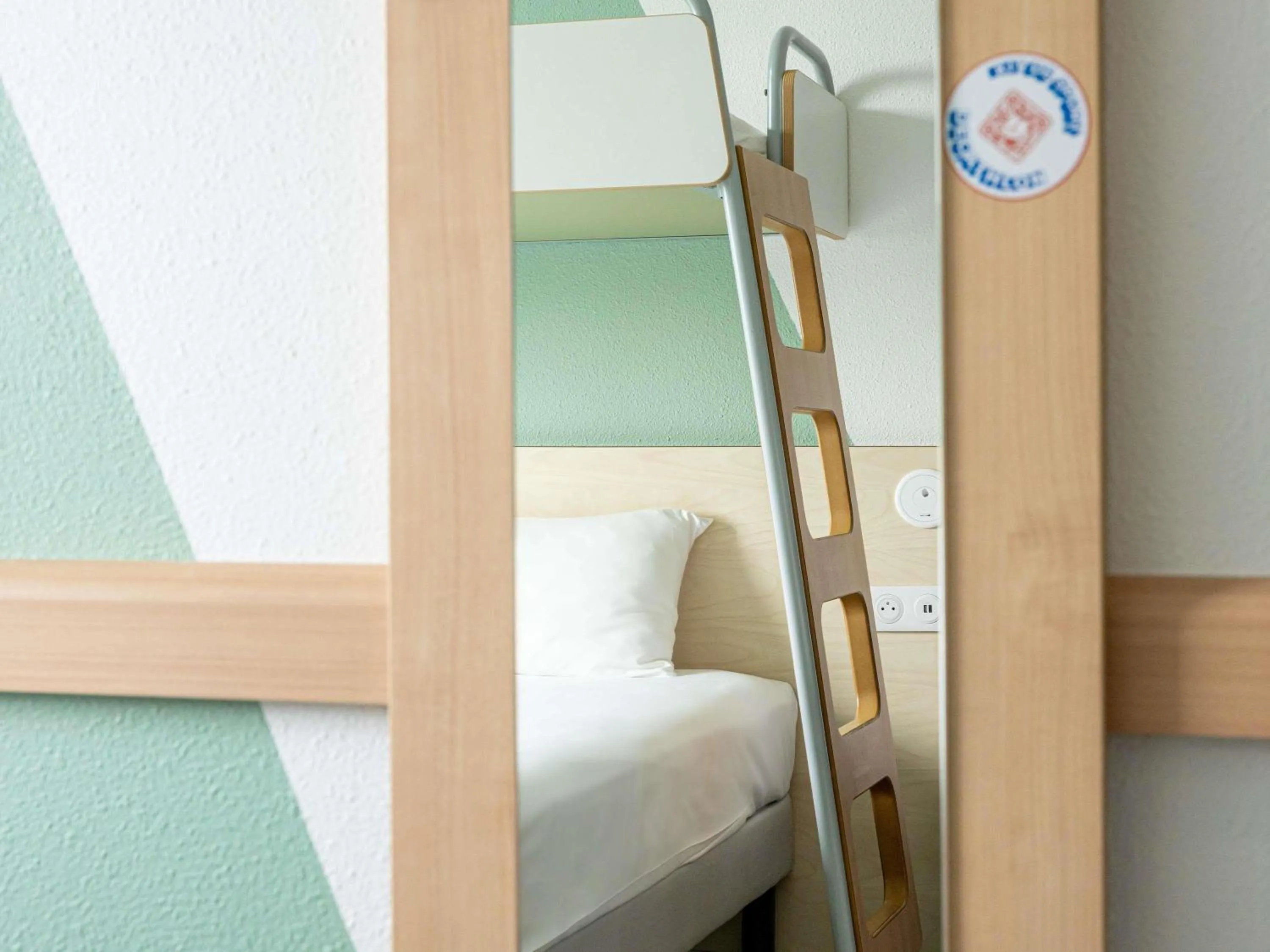 Bedroom, Bed in ibis budget Toulouse Aeroport