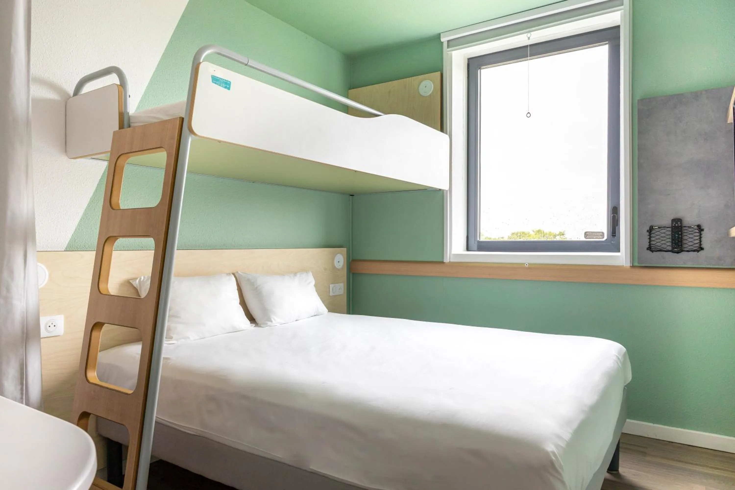 Bed in ibis budget Toulouse Aeroport