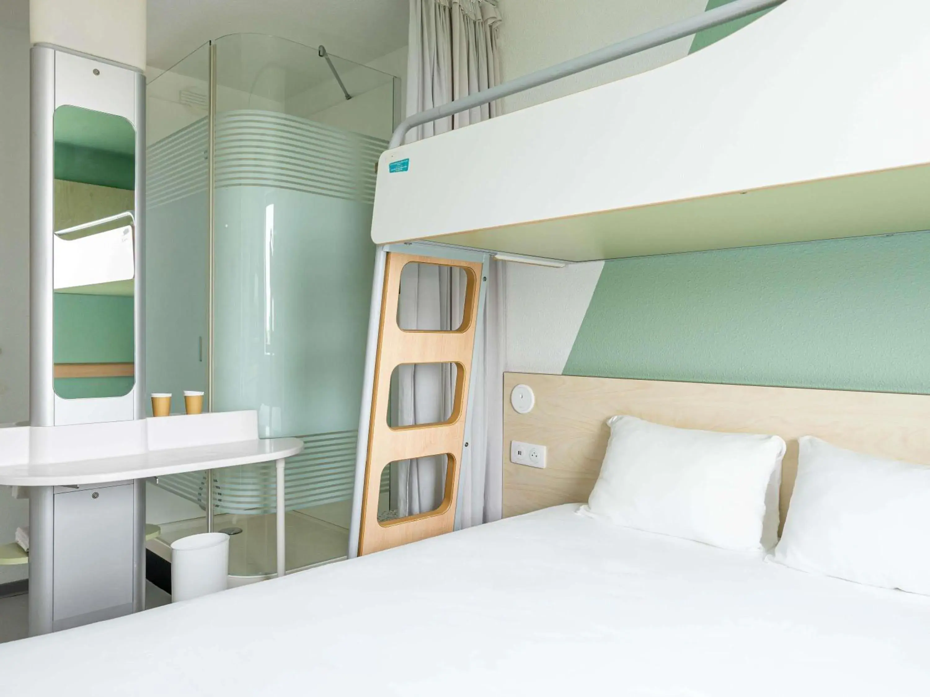 Bedroom, Bed in ibis budget Toulouse Aeroport Bedroom, Bed in ibis budget Toulouse Aeroport