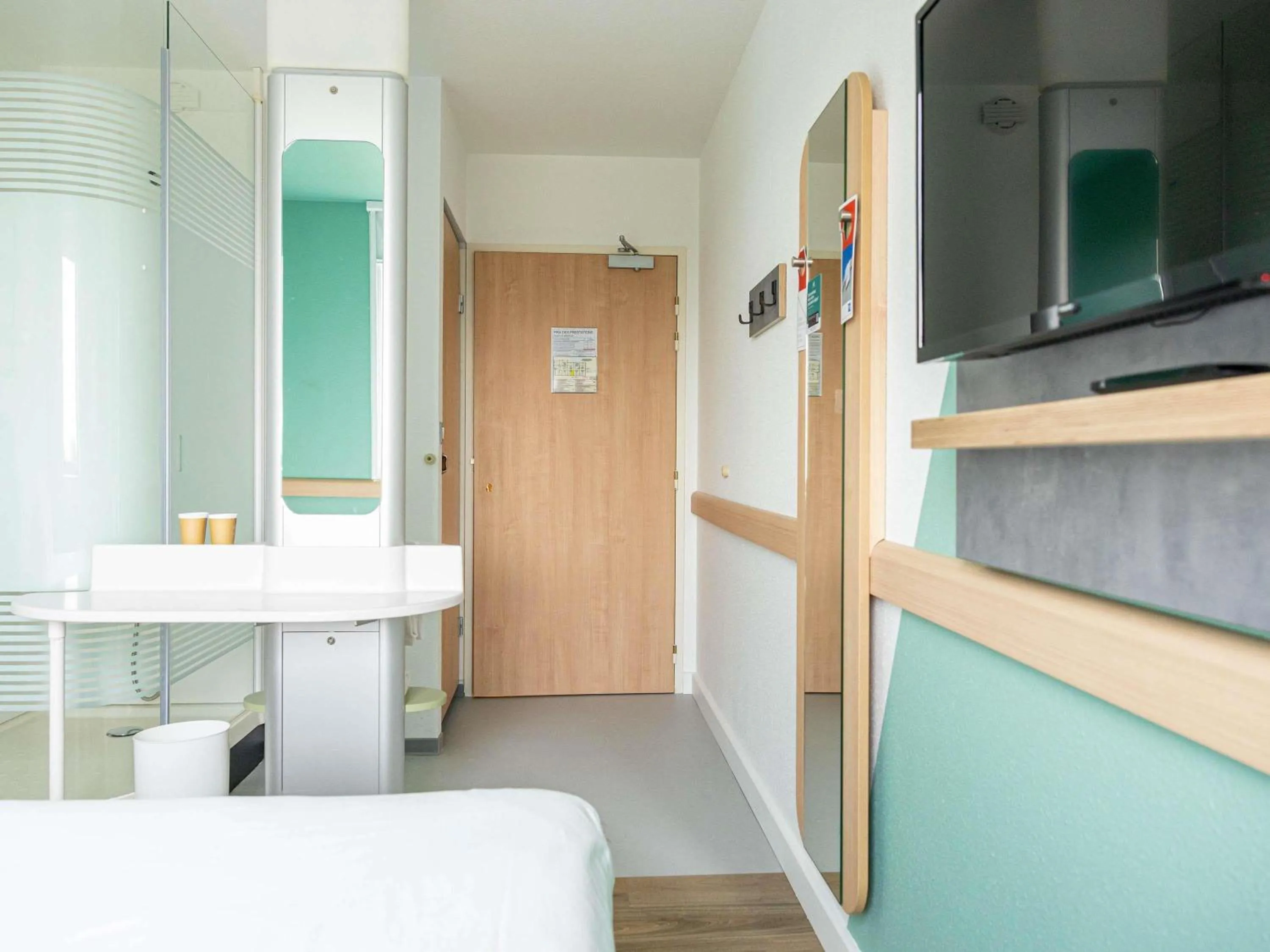 Bedroom, Bed in ibis budget Toulouse Aeroport