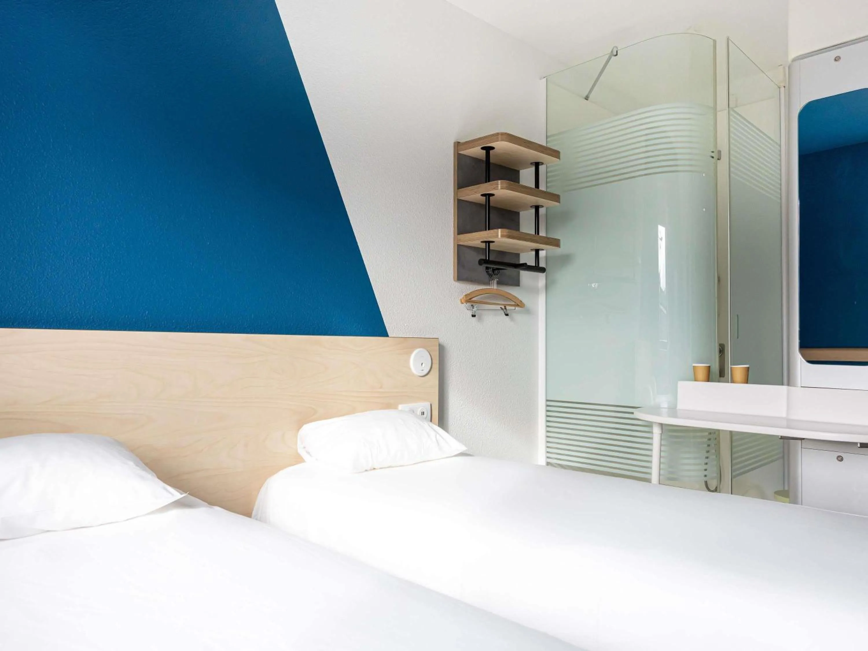 Bedroom, Bed in ibis budget Toulouse Aeroport