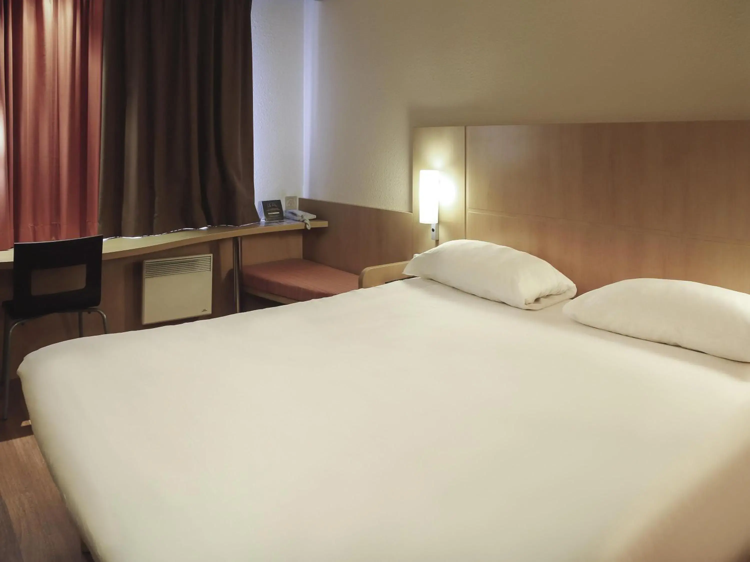 Bedroom, Bed in ibis Bourg Jasseron/Teyssonge Bedroom, Bed in ibis Bourg Jasseron/Teyssonge