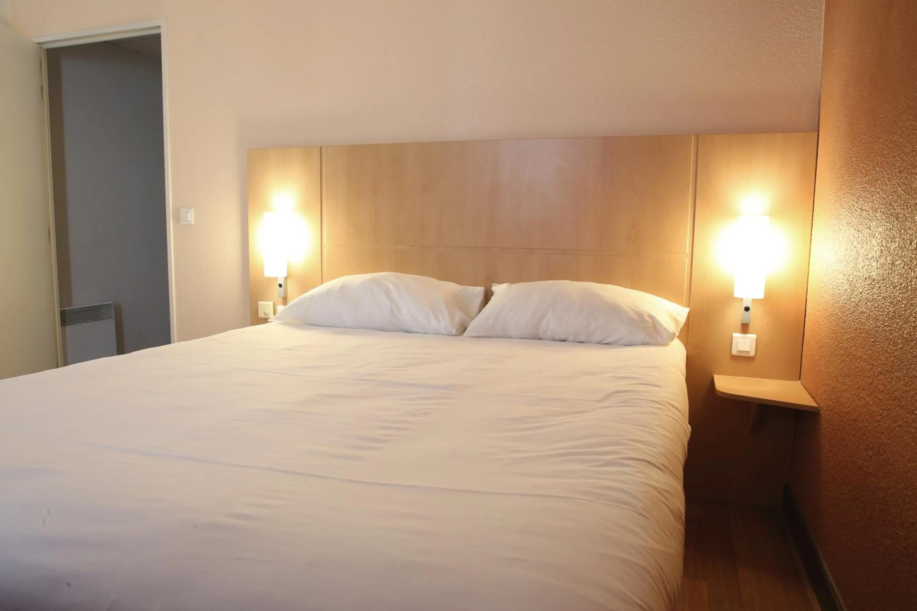 Bed in ibis Bourg Jasseron/Teyssonge