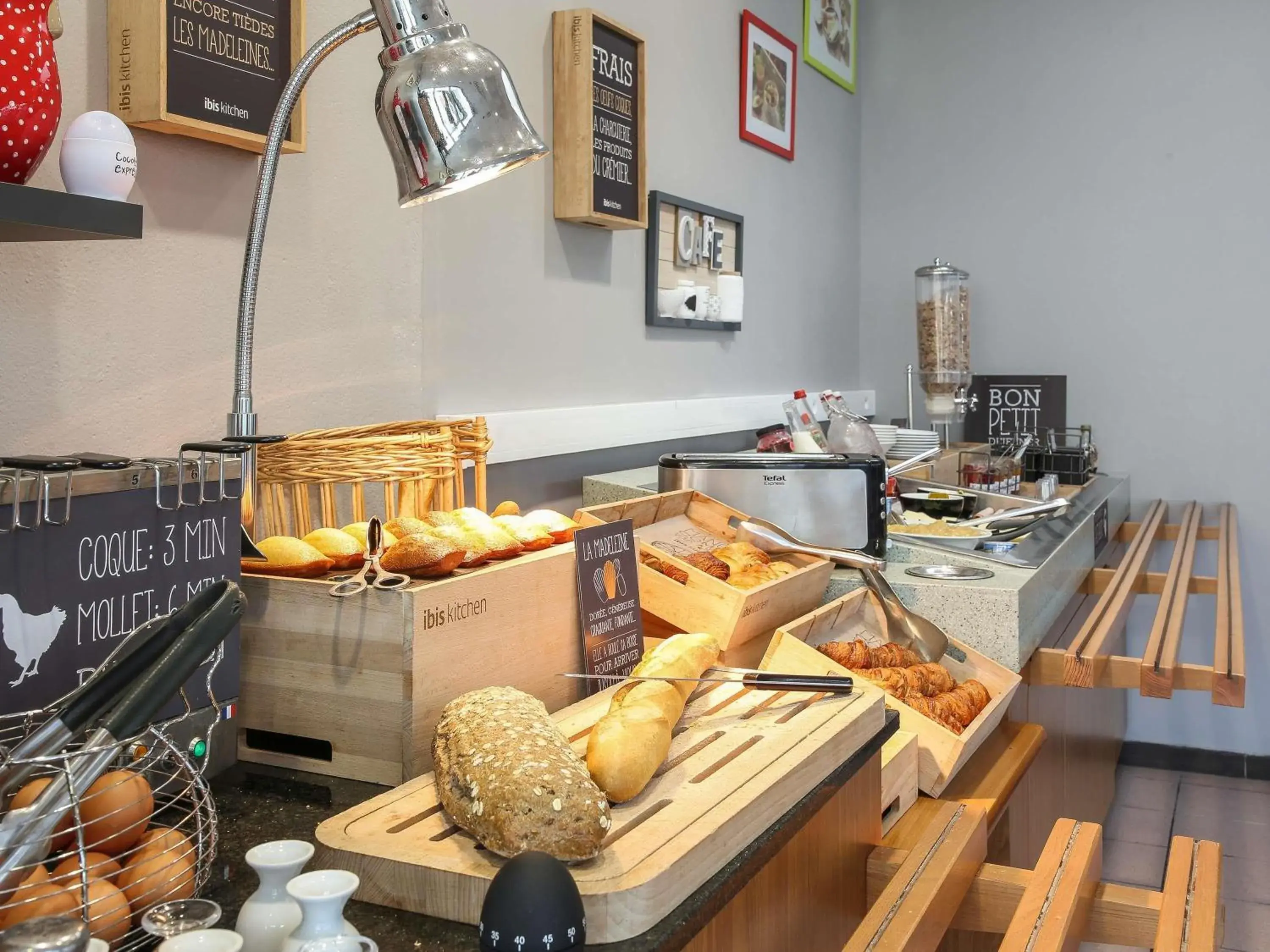 Breakfast in ibis Bourg Jasseron/Teyssonge Breakfast in ibis Bourg Jasseron/Teyssonge