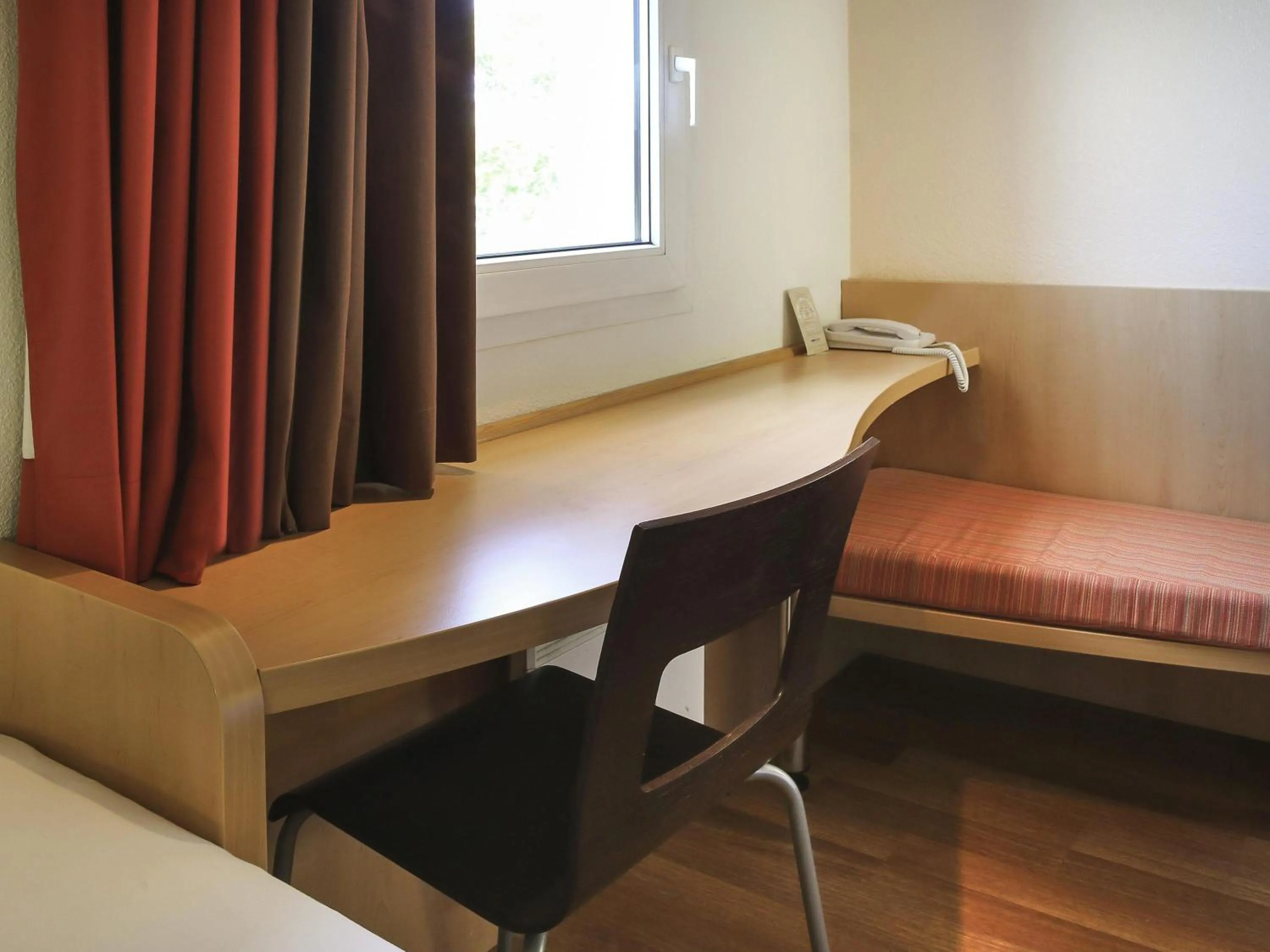 Bedroom, Bed in ibis Bourg Jasseron/Teyssonge