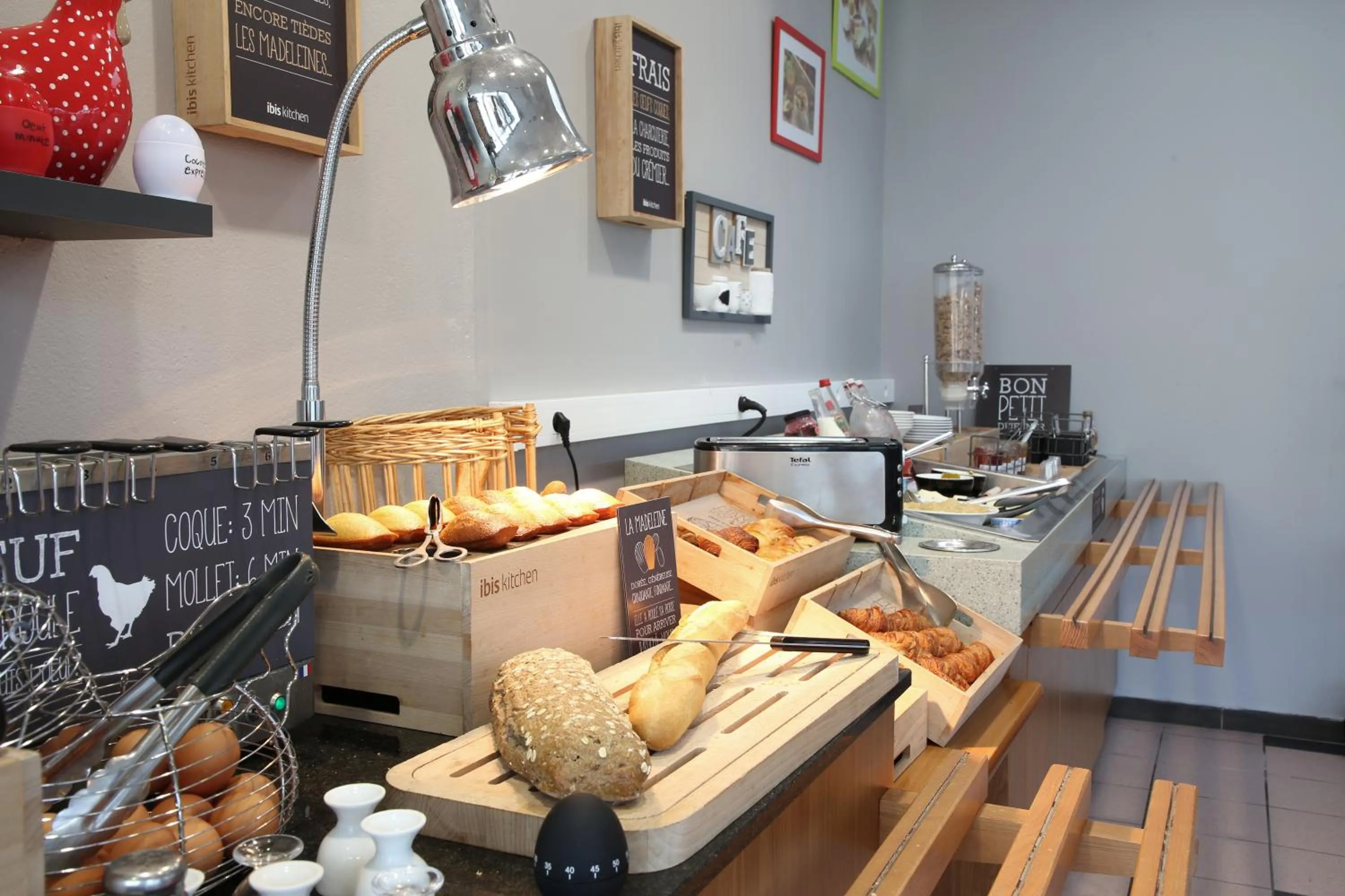 Buffet breakfast in ibis Bourg Jasseron/Teyssonge