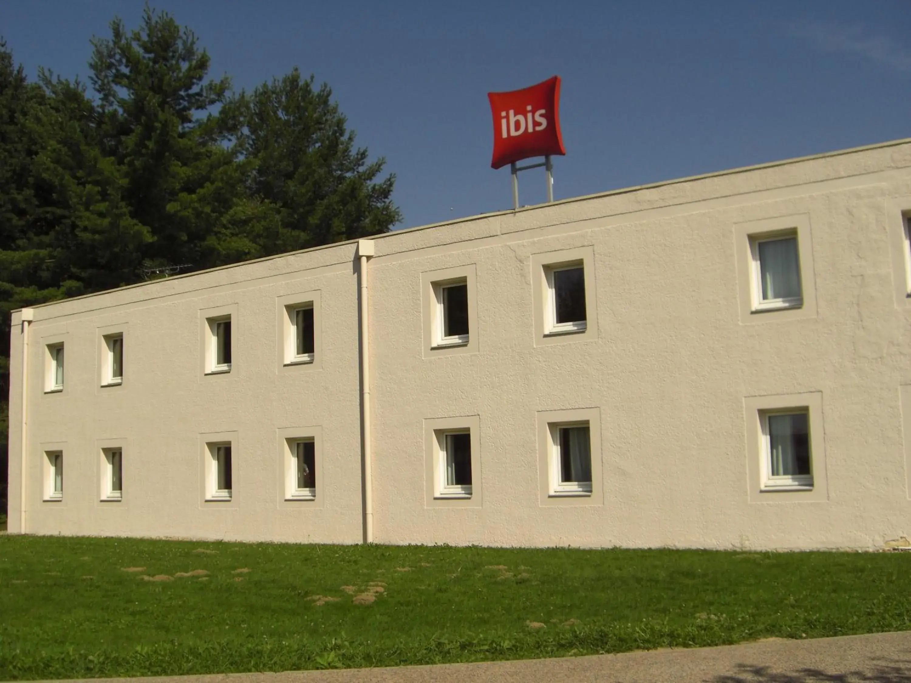 Property building in ibis Bourg Jasseron/Teyssonge Property building in ibis Bourg Jasseron/Teyssonge