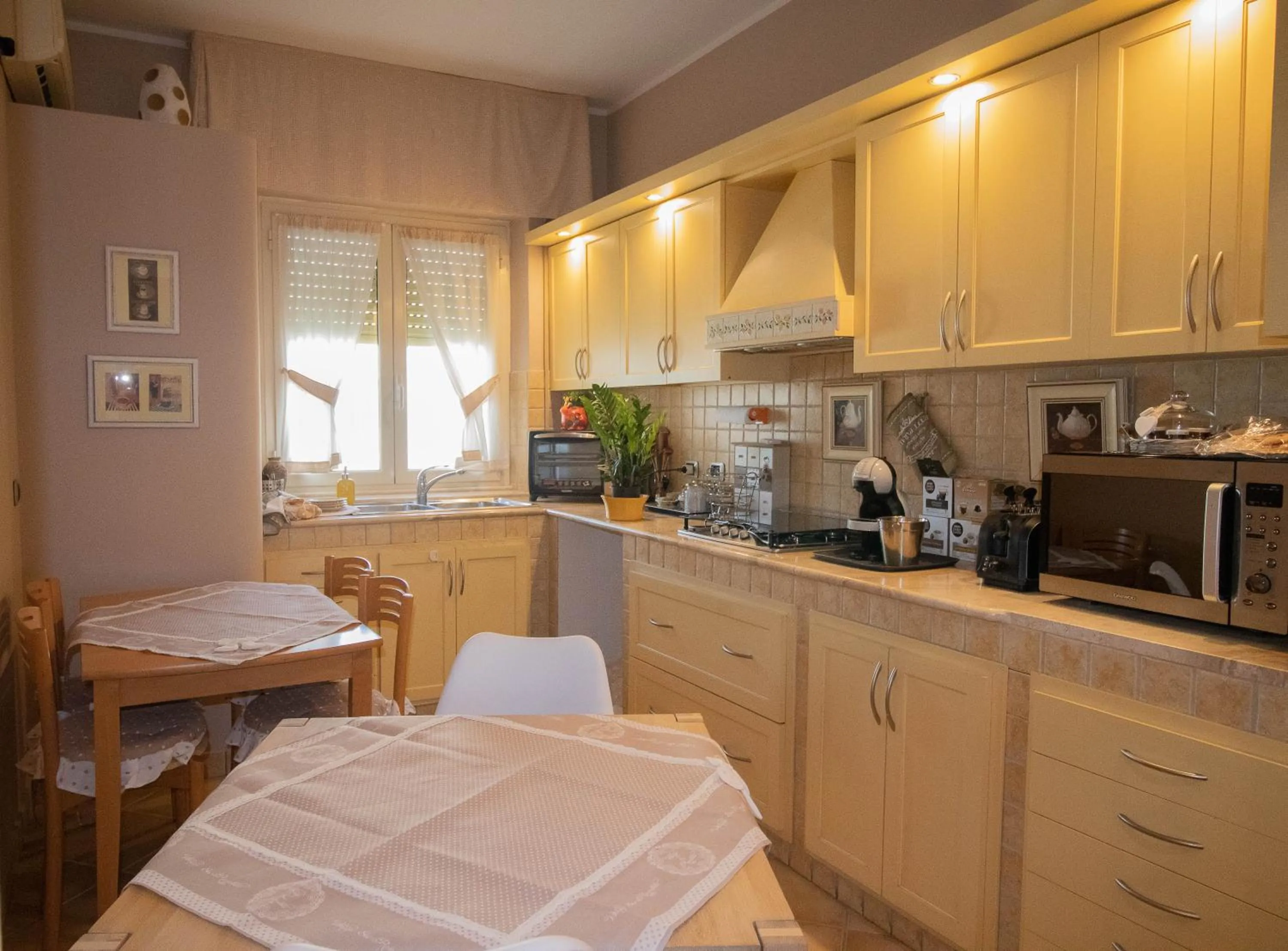 Kitchen or kitchenette in La Casa di Adele Cagliari B&B