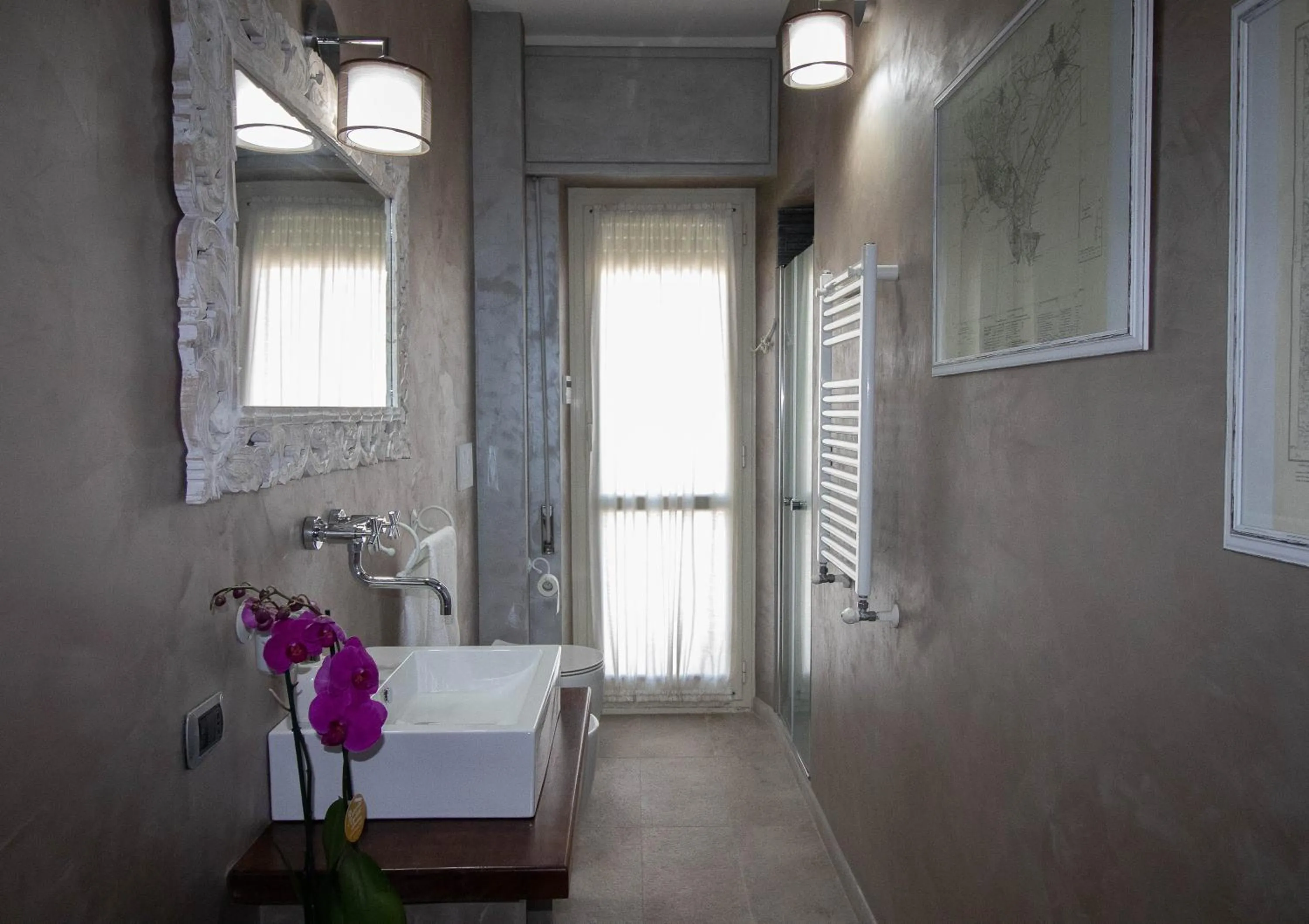 Shower in La Casa di Adele Cagliari B&B