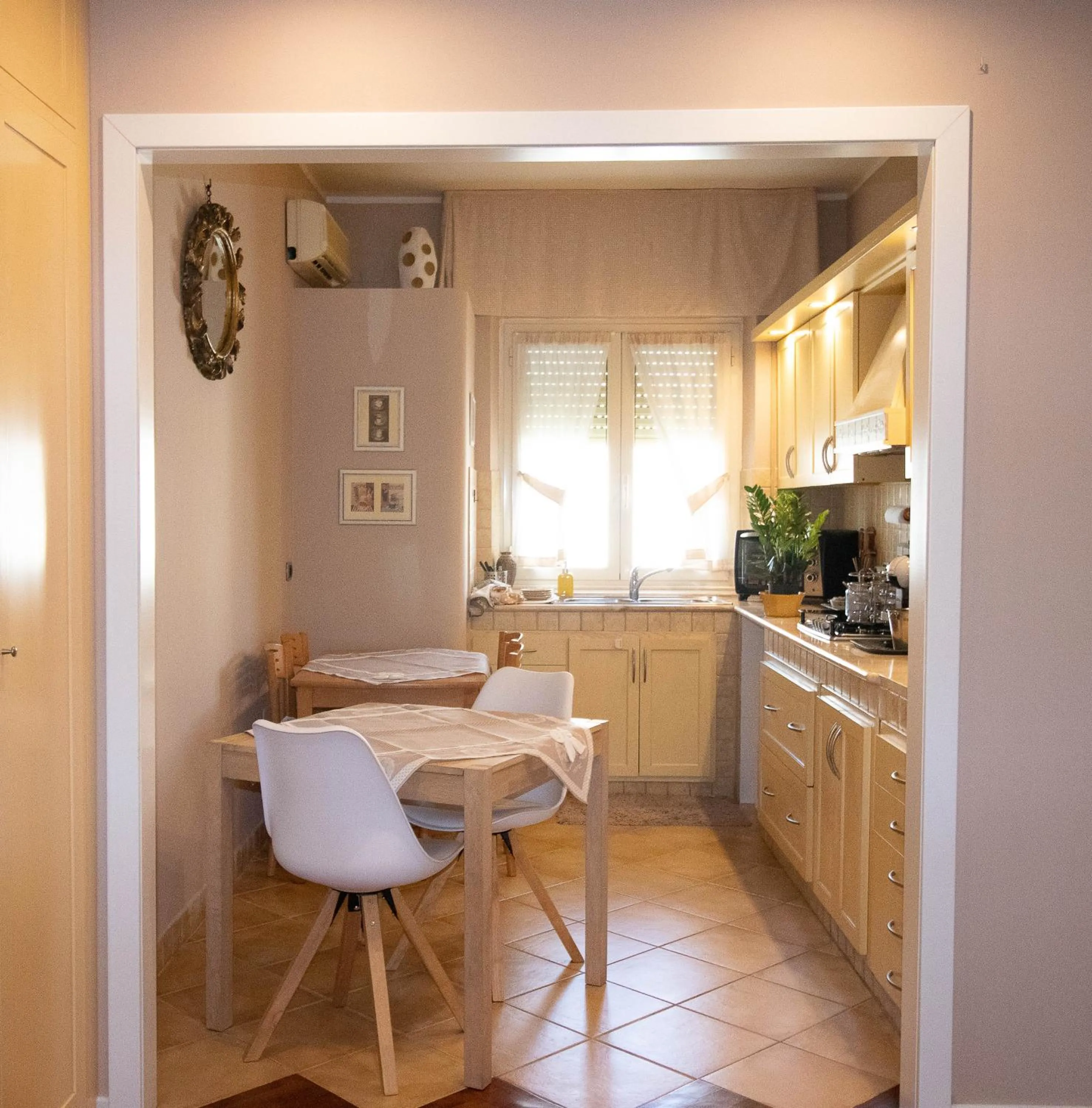 Kitchen or kitchenette in La Casa di Adele Cagliari B&B