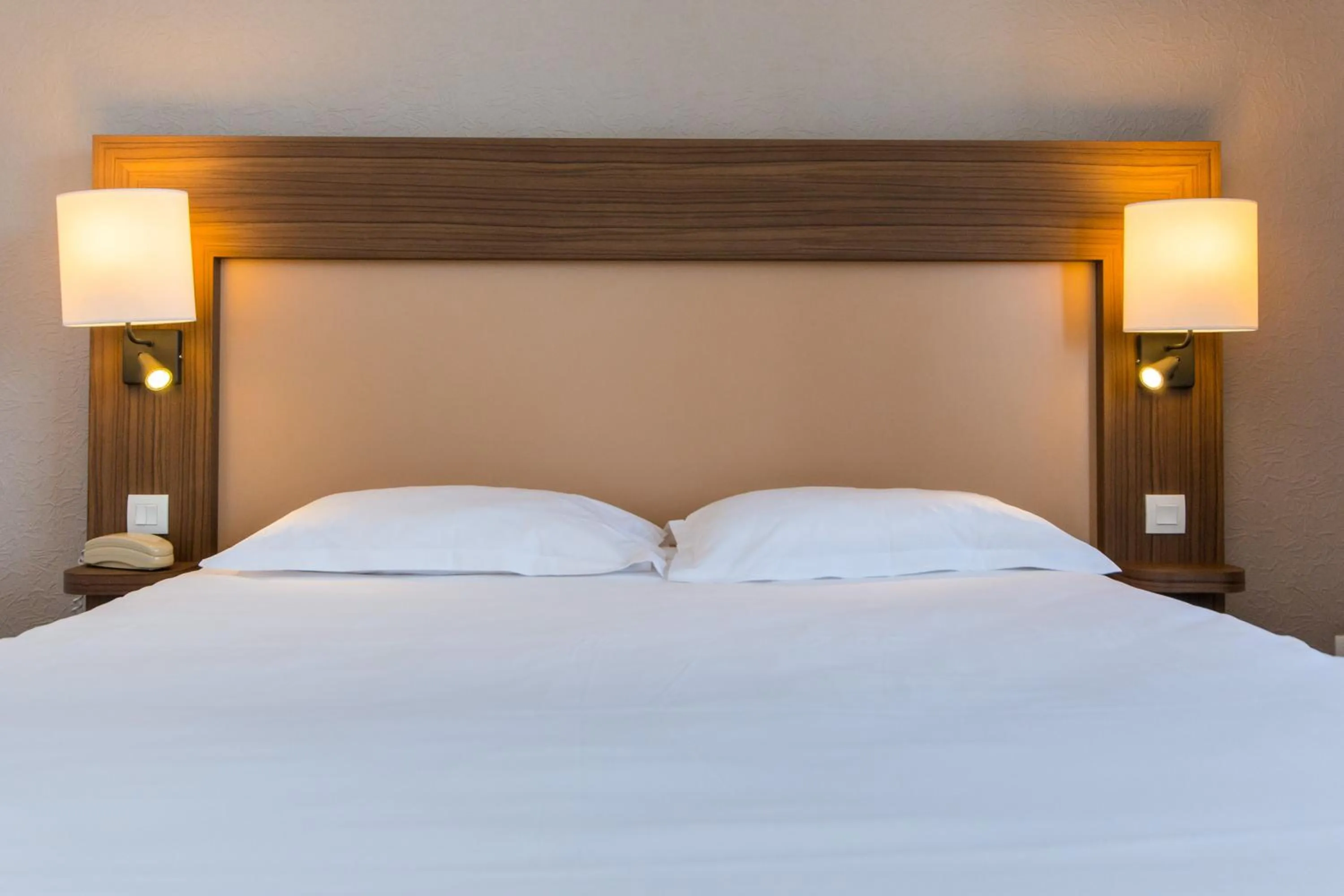 Bed in Brit Hotel Saint Malo – Le Transat