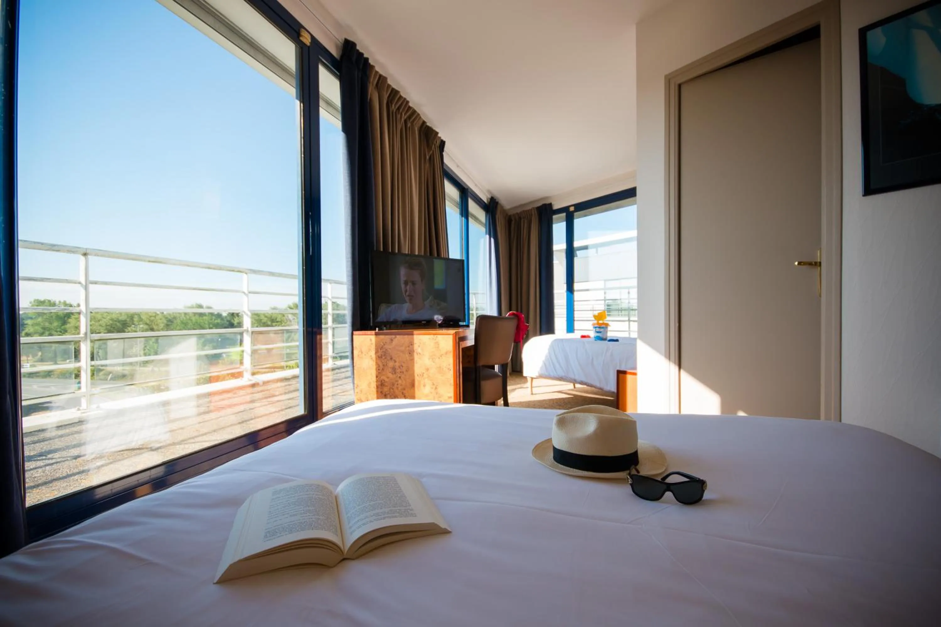 Bed in Brit Hotel Saint Malo – Le Transat