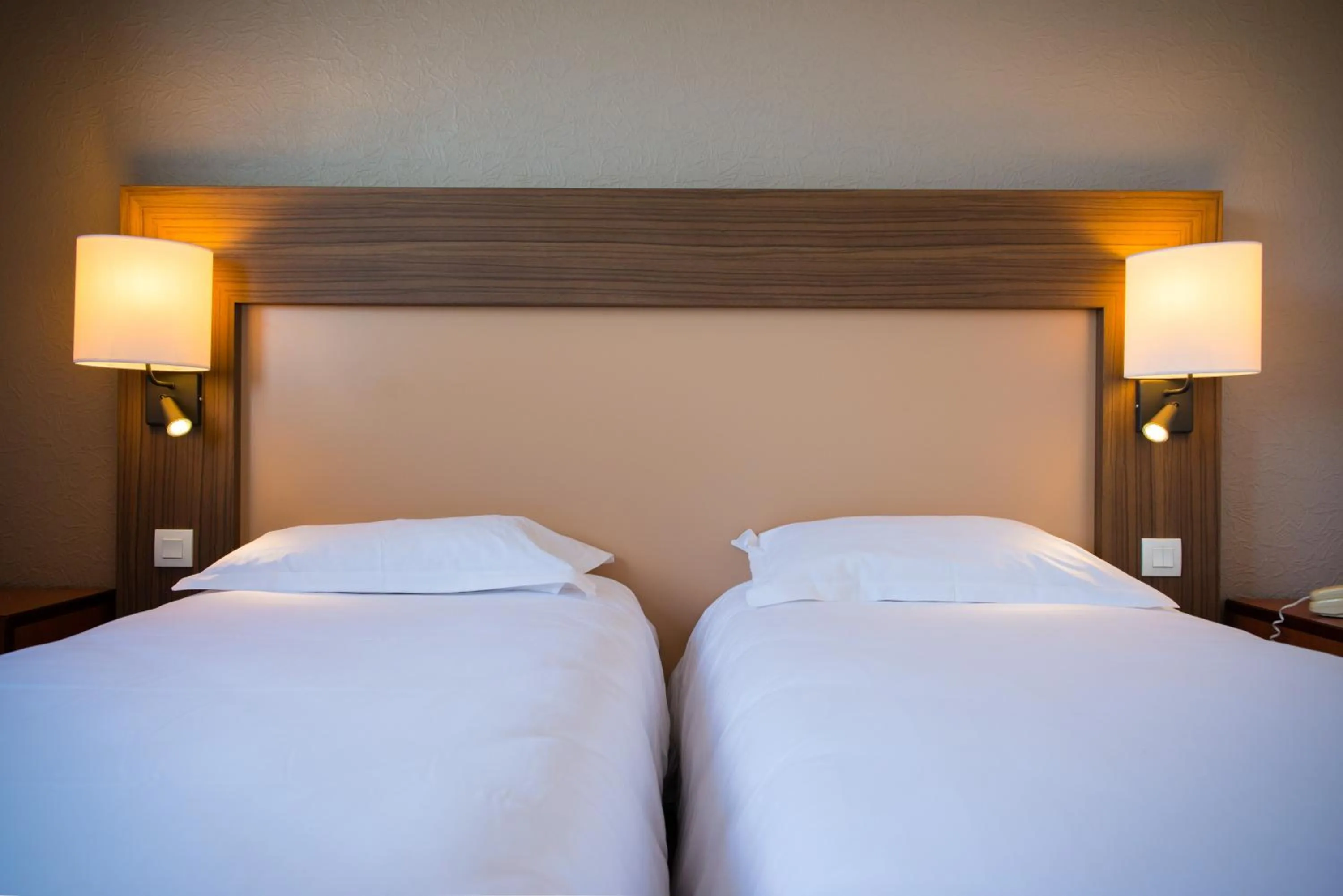 Bed in Brit Hotel Saint Malo – Le Transat