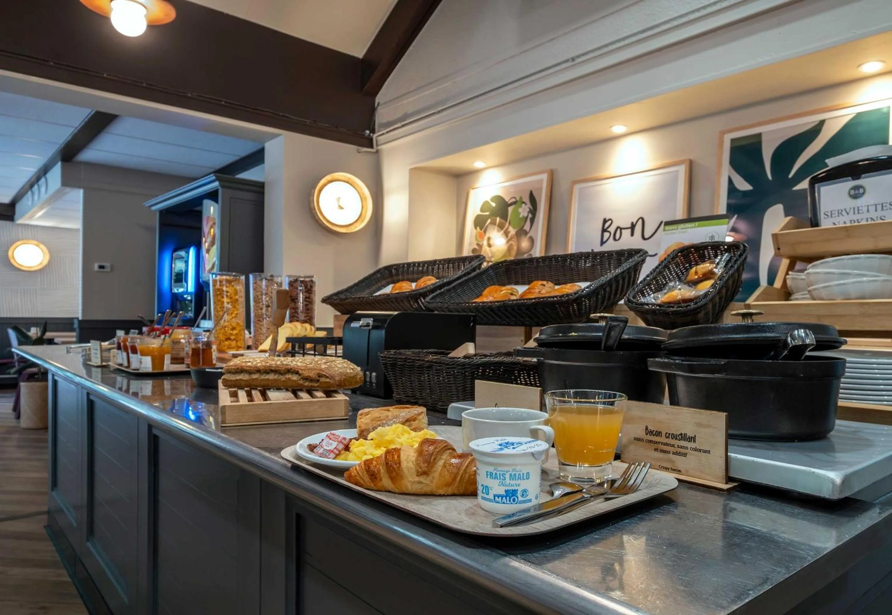 Breakfast in B&B HOTEL Niort Sud Venise Verte