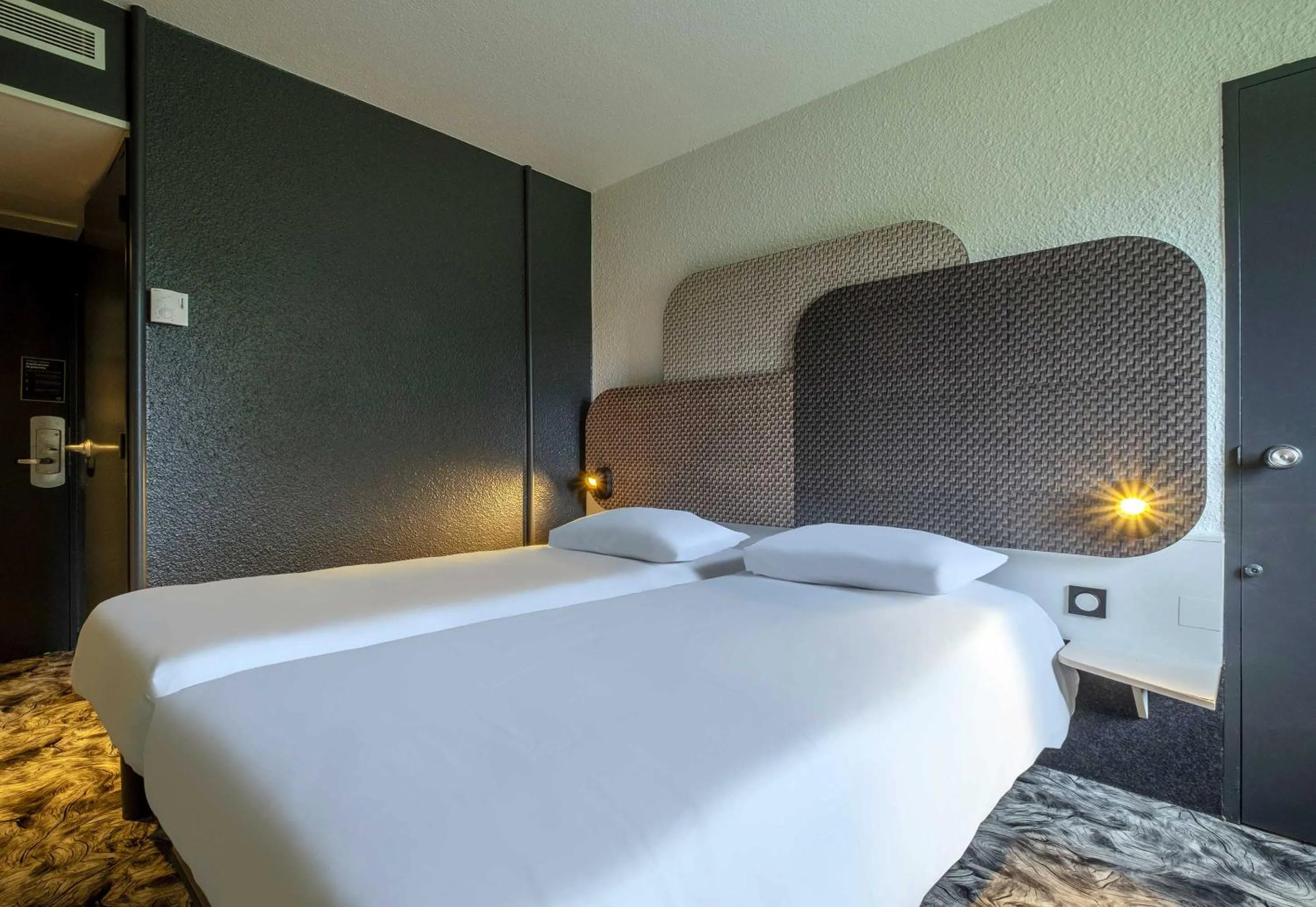 Photo of the whole room, Bed in B&B HOTEL Niort Sud Venise Verte