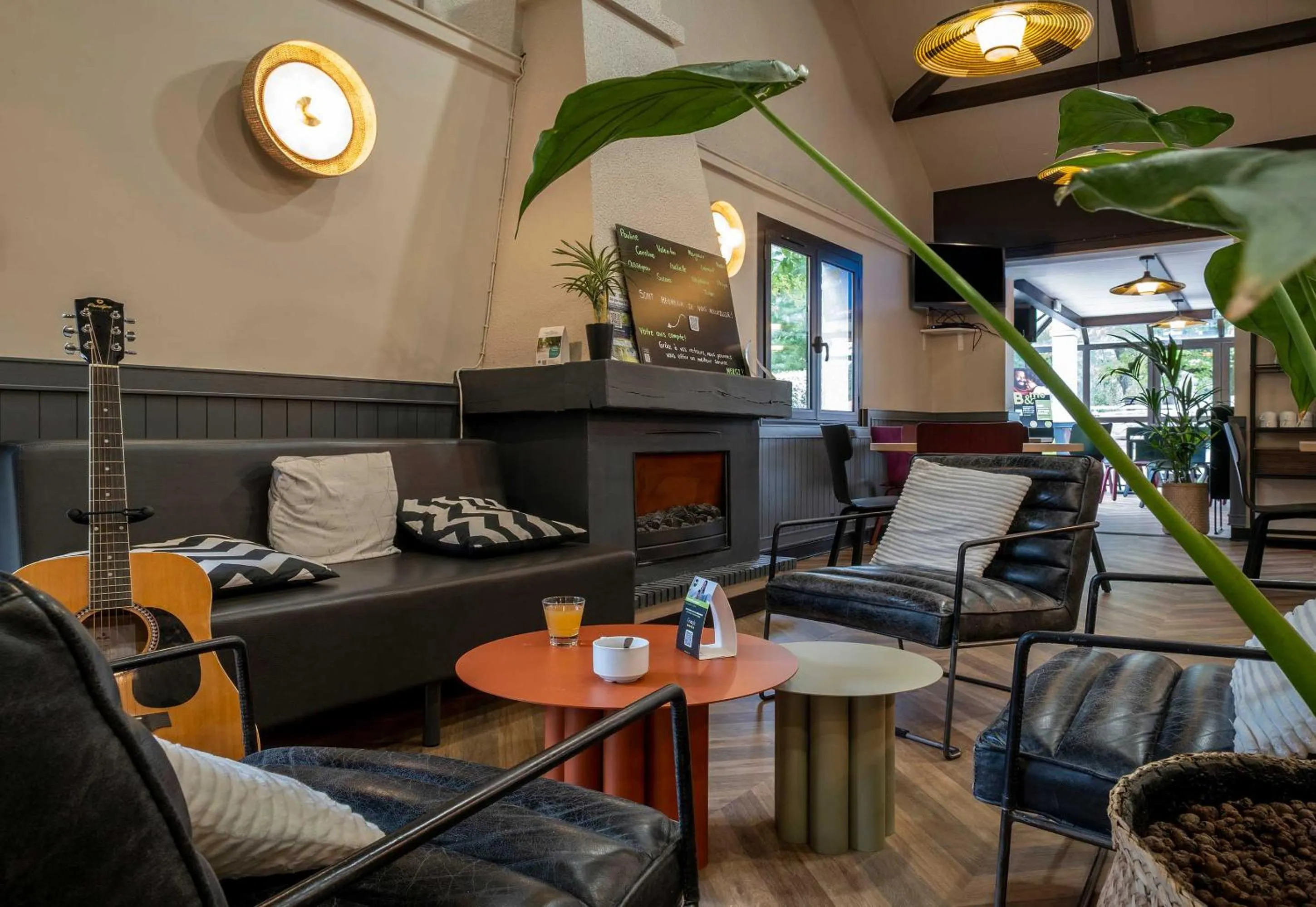 Lobby or reception in B&B HOTEL Niort Sud Venise Verte