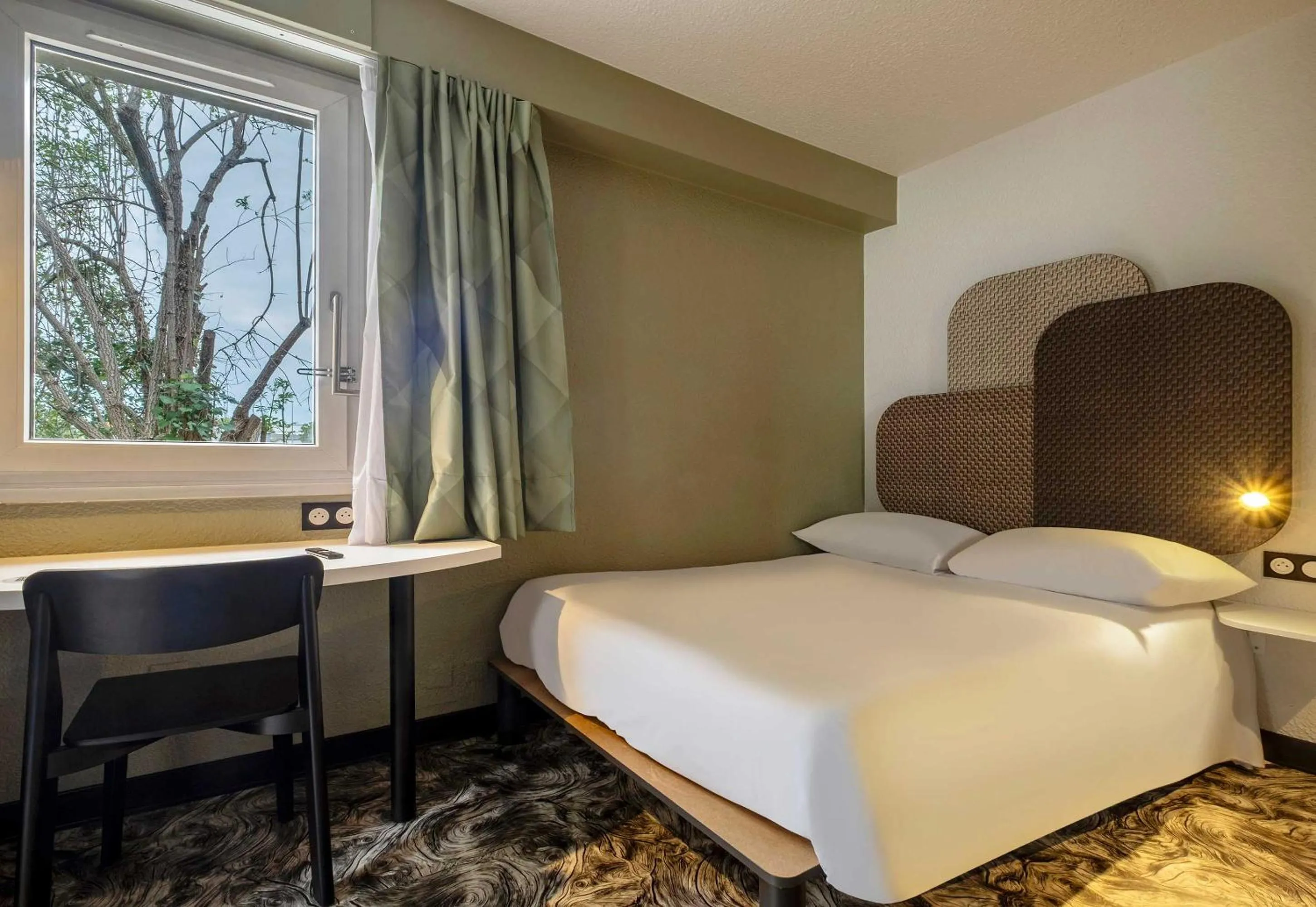 Photo of the whole room, Bed in B&B HOTEL Niort Sud Venise Verte