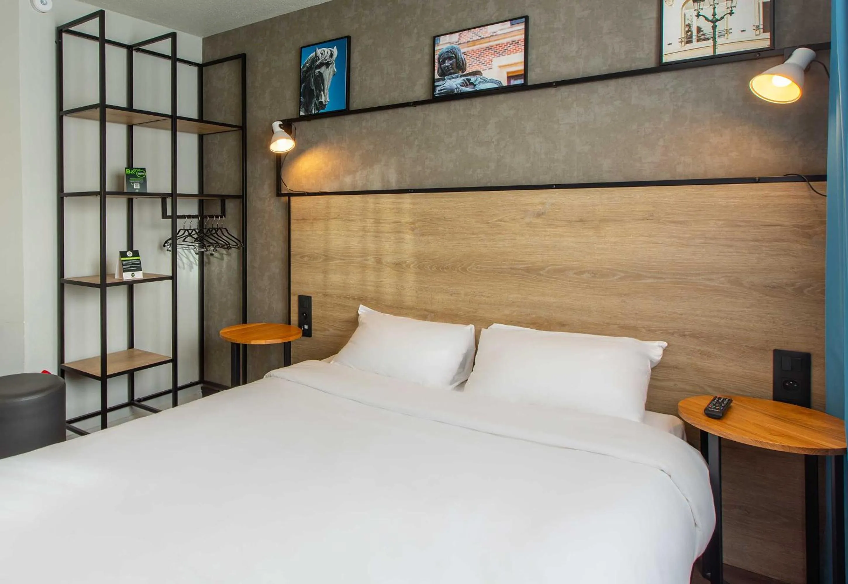 Bedroom, Bed in B&B HOTEL Orléans Nord Saran