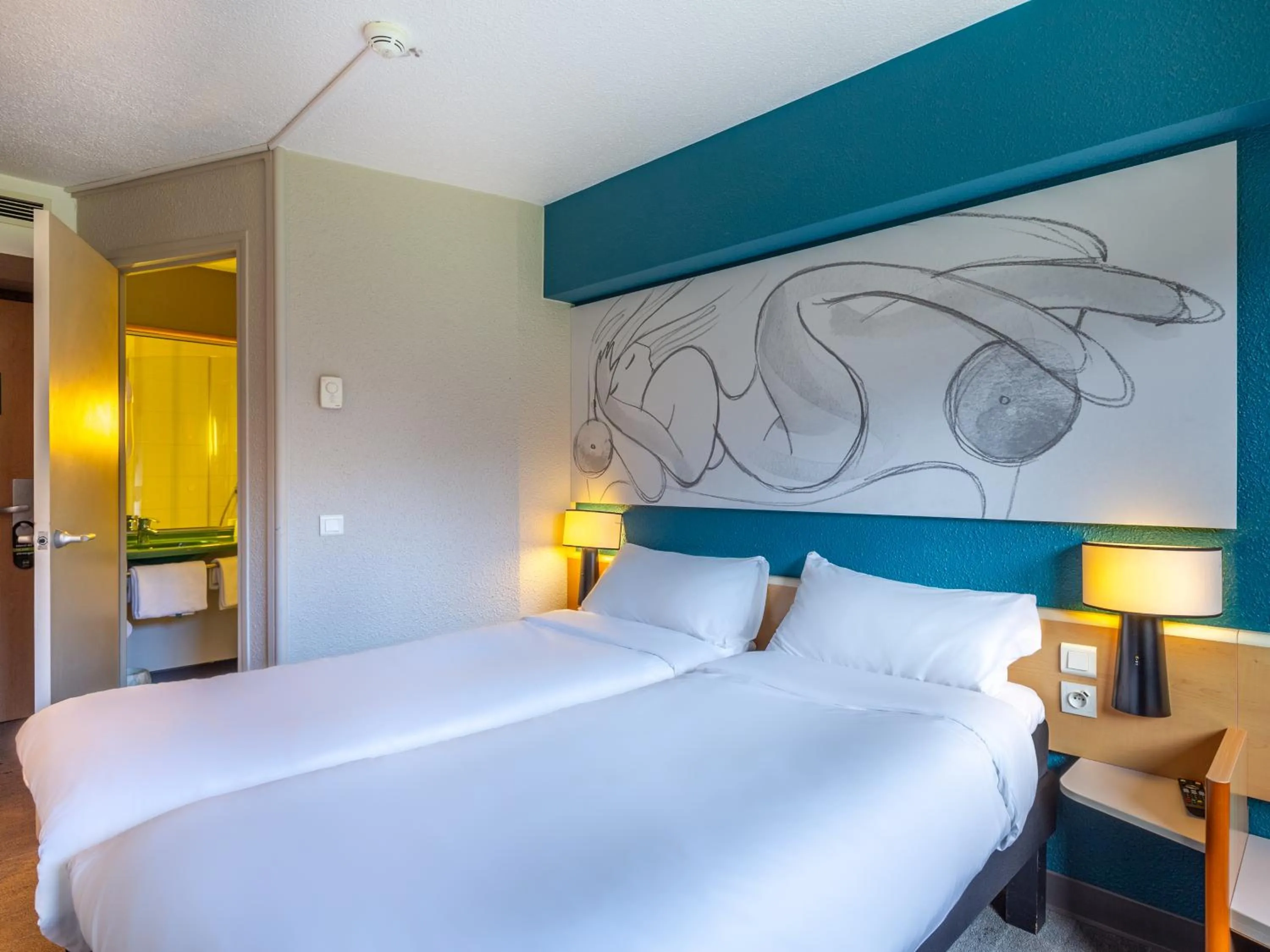 Bed in B&B HOTEL Orléans Nord Saran